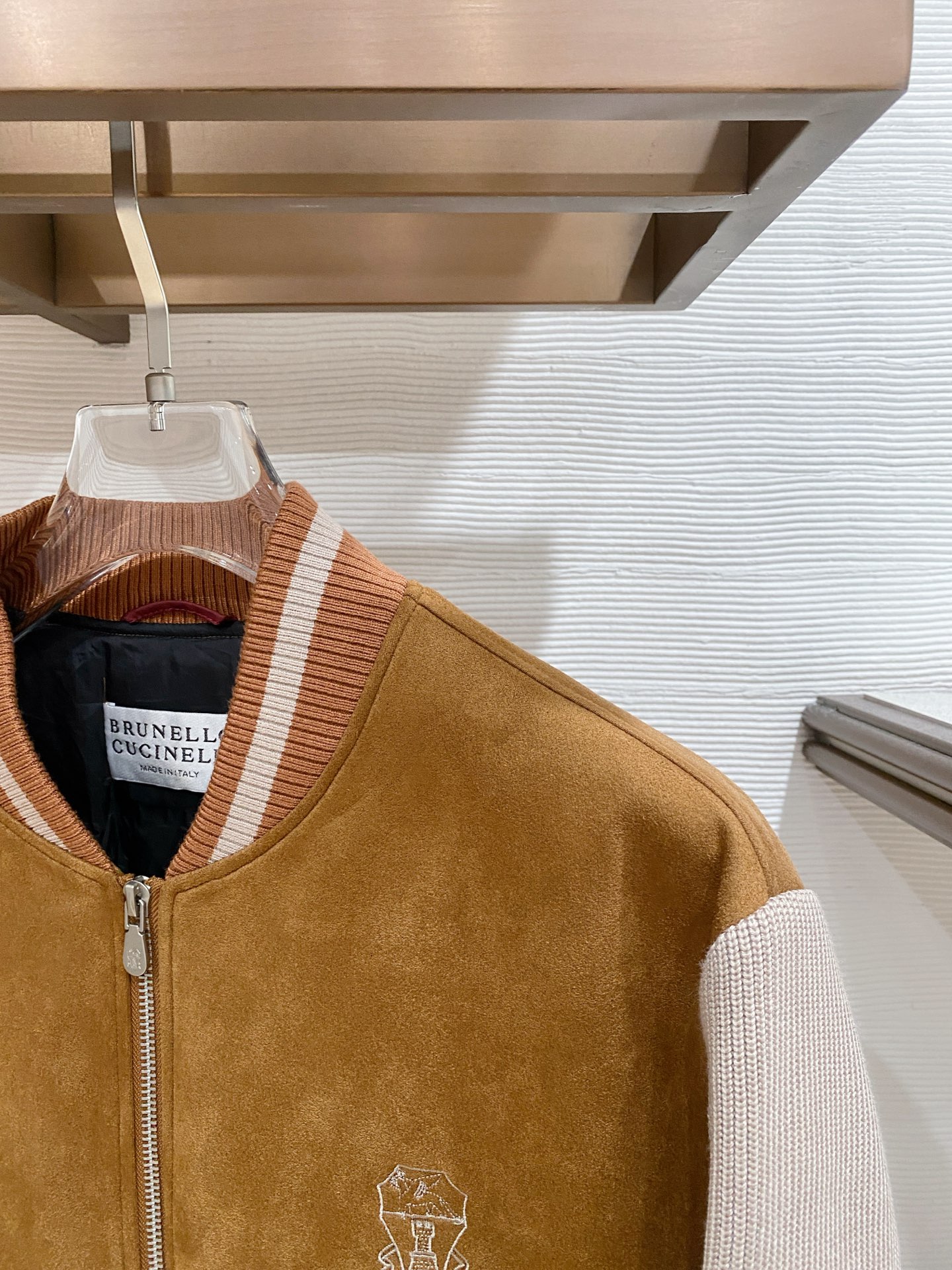 。 Brunello Cucinelli/布鲁内洛·库奇内利 2025秋冬新款麂皮拼针织羽绒服外套经典且