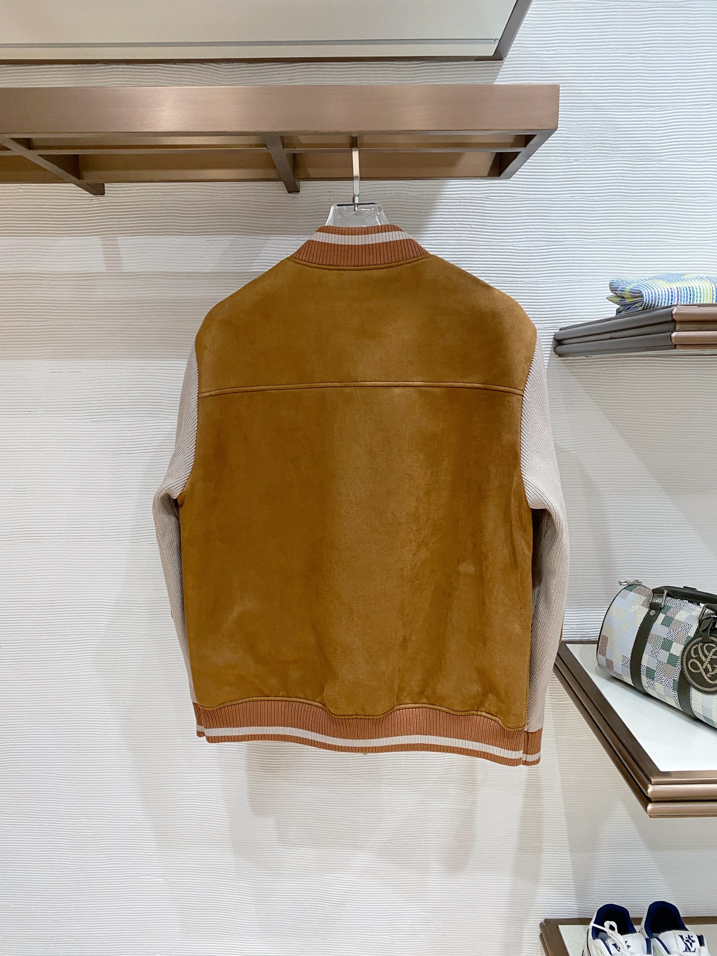 。 Brunello Cucinelli/布鲁内洛·库奇内利 2025秋冬新款麂皮拼针织羽绒服外套经典且