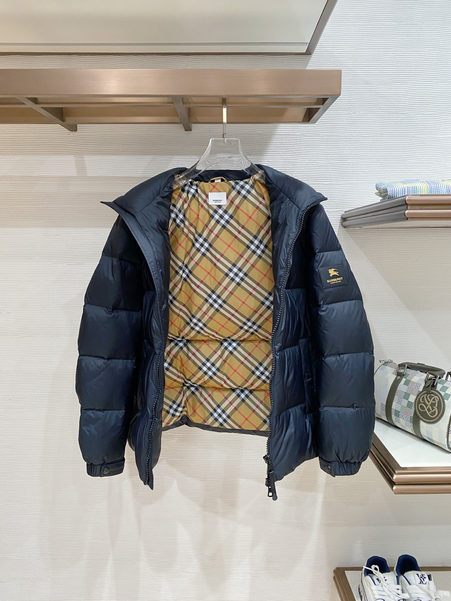 。2025秋冬新款巴宝莉 🆕原版1:1订制五金配件全进口原版定制 欢迎专柜对比 绝对的高品质 采用顶级9