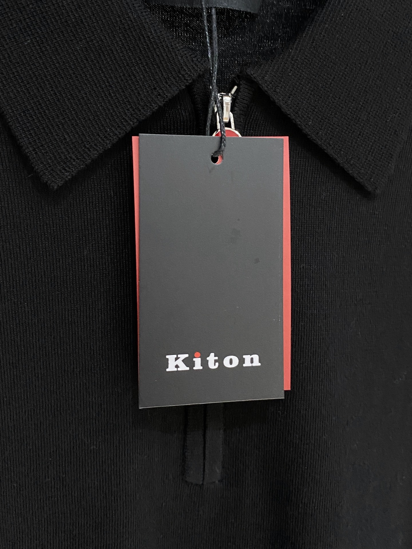 P240  顶级品质>专柜官网同步发售！辅料全部原版定制出品，贸易公司真品订单。高级定制进口面料，以天然植物纖維提炼出来，比一般棉织物轻薄 手感柔软，穿着舒适 完全不易有刺激皮肤 面料吸湿性、透气性良好 尺码: 48-56