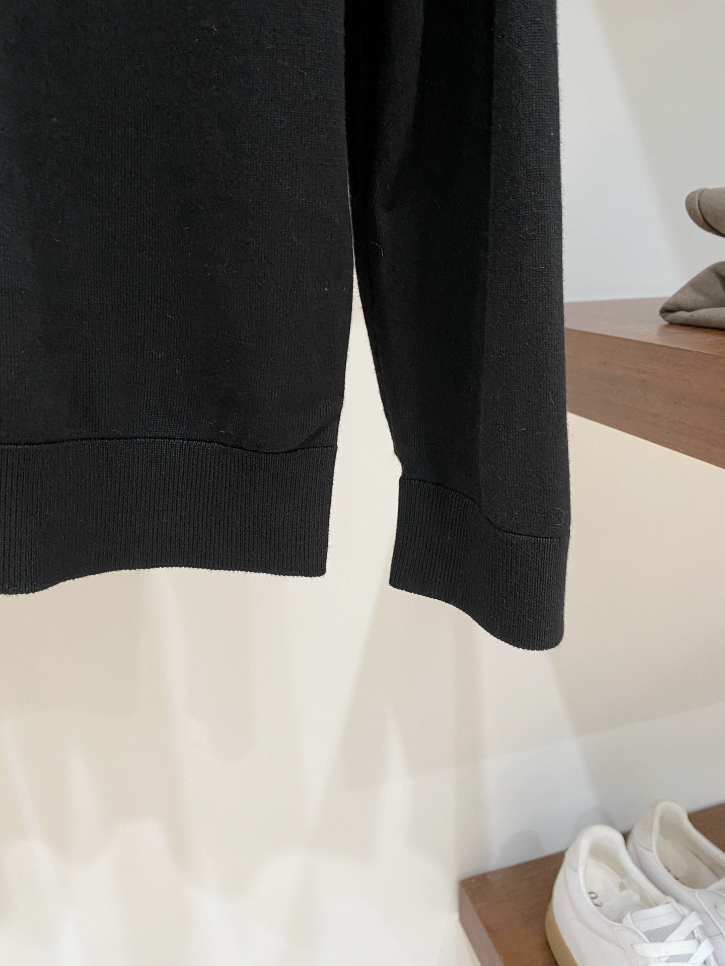 P240  顶级品质>专柜官网同步发售！辅料全部原版定制出品，贸易公司真品订单。高级定制进口面料，以天然植物纖維提炼出来，比一般棉织物轻薄 手感柔软，穿着舒适 完全不易有刺激皮肤 面料吸湿性、透气性良好 尺码: 48-56