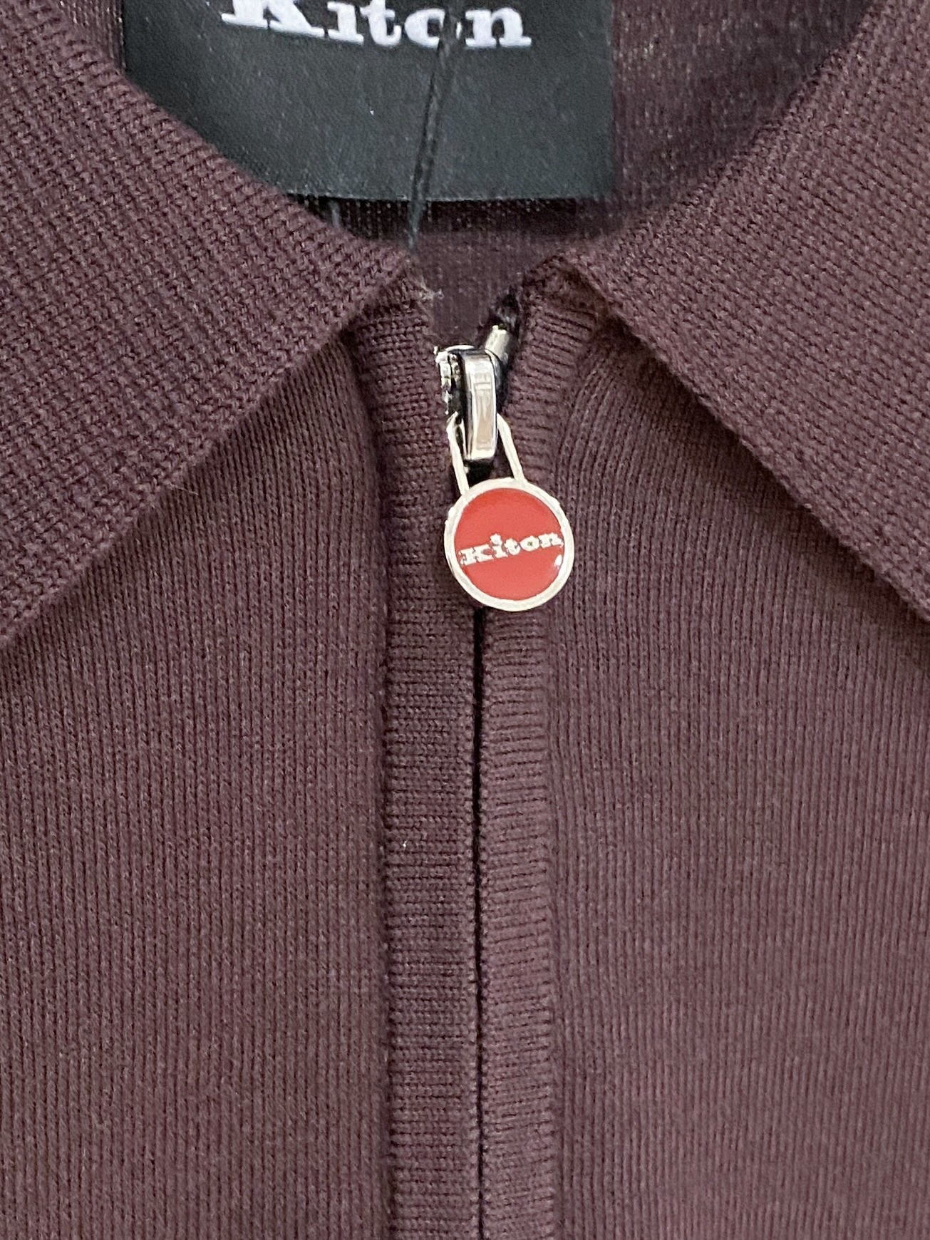 P240  顶级品质>专柜官网同步发售！辅料全部原版定制出品，贸易公司真品订单。高级定制进口面料，以天然植物纖維提炼出来，比一般棉织物轻薄 手感柔软，穿着舒适 完全不易有刺激皮肤 面料吸湿性、透气性良好 尺码: 48-56