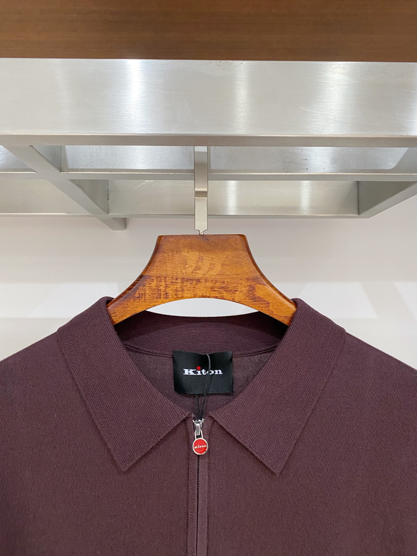 P240  顶级品质>专柜官网同步发售！辅料全部原版定制出品，贸易公司真品订单。高级定制进口面料，以天然植物纖維提炼出来，比一般棉织物轻薄 手感柔软，穿着舒适 完全不易有刺激皮肤 面料吸湿性、透气性良好 尺码: 48-56