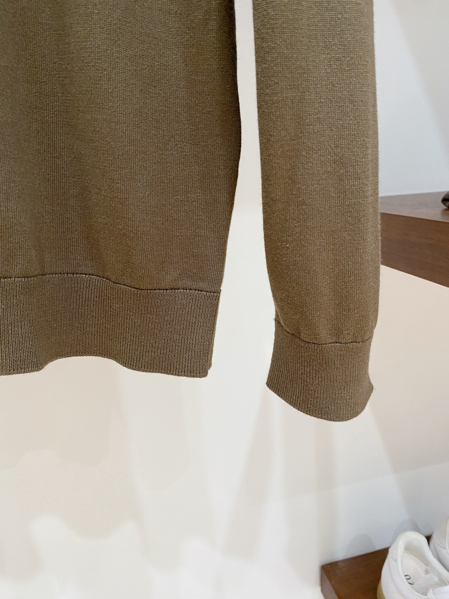 P240  顶级品质>专柜官网同步发售！辅料全部原版定制出品，贸易公司真品订单。高级定制进口面料，以天然植物纖維提炼出来，比一般棉织物轻薄 手感柔软，穿着舒适 完全不易有刺激皮肤 面料吸湿性、透气性良好 尺码: 48-56