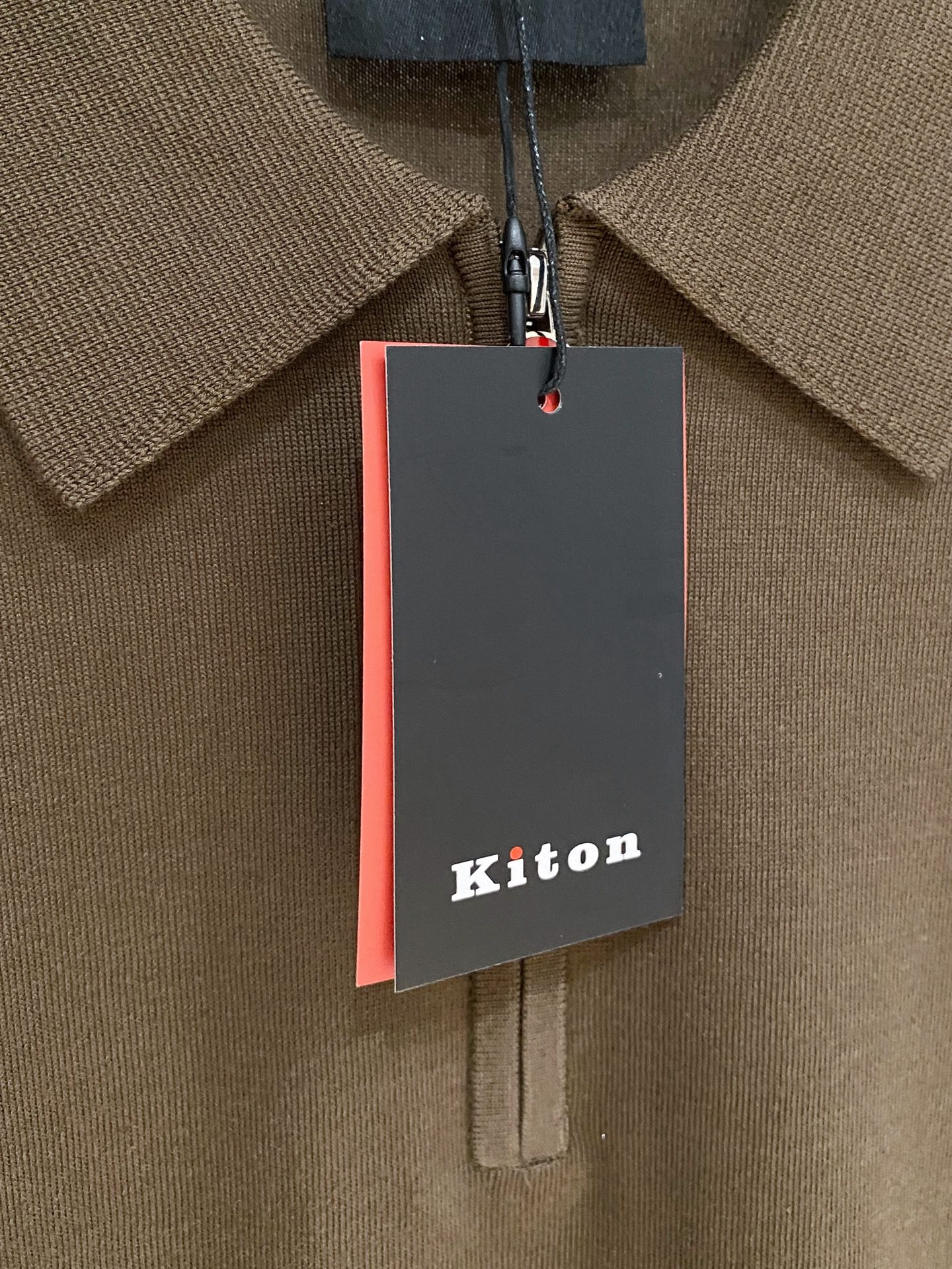 P240  顶级品质>专柜官网同步发售！辅料全部原版定制出品，贸易公司真品订单。高级定制进口面料，以天然植物纖維提炼出来，比一般棉织物轻薄 手感柔软，穿着舒适 完全不易有刺激皮肤 面料吸湿性、透气性良好 尺码: 48-56