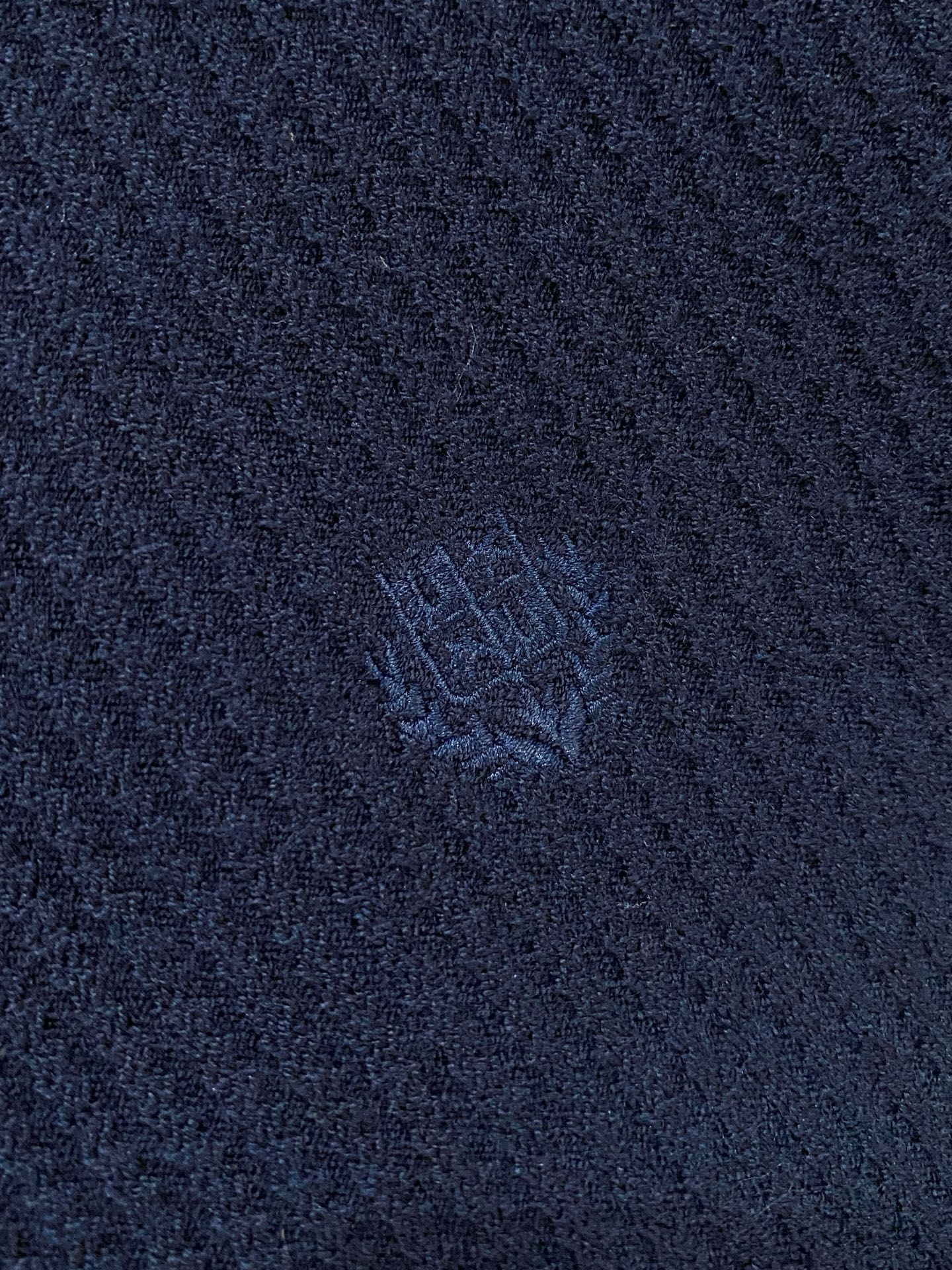 P240  顶级品质>专柜官网同步发售！辅料全部原版定制出品，贸易公司真品订单。高级定制进口面料，以天然植物纖維提炼出来，比一般棉织物轻薄 手感柔软，穿着舒适 完全不易有刺激皮肤 面料吸湿性、透气性良好 尺码: 48-56