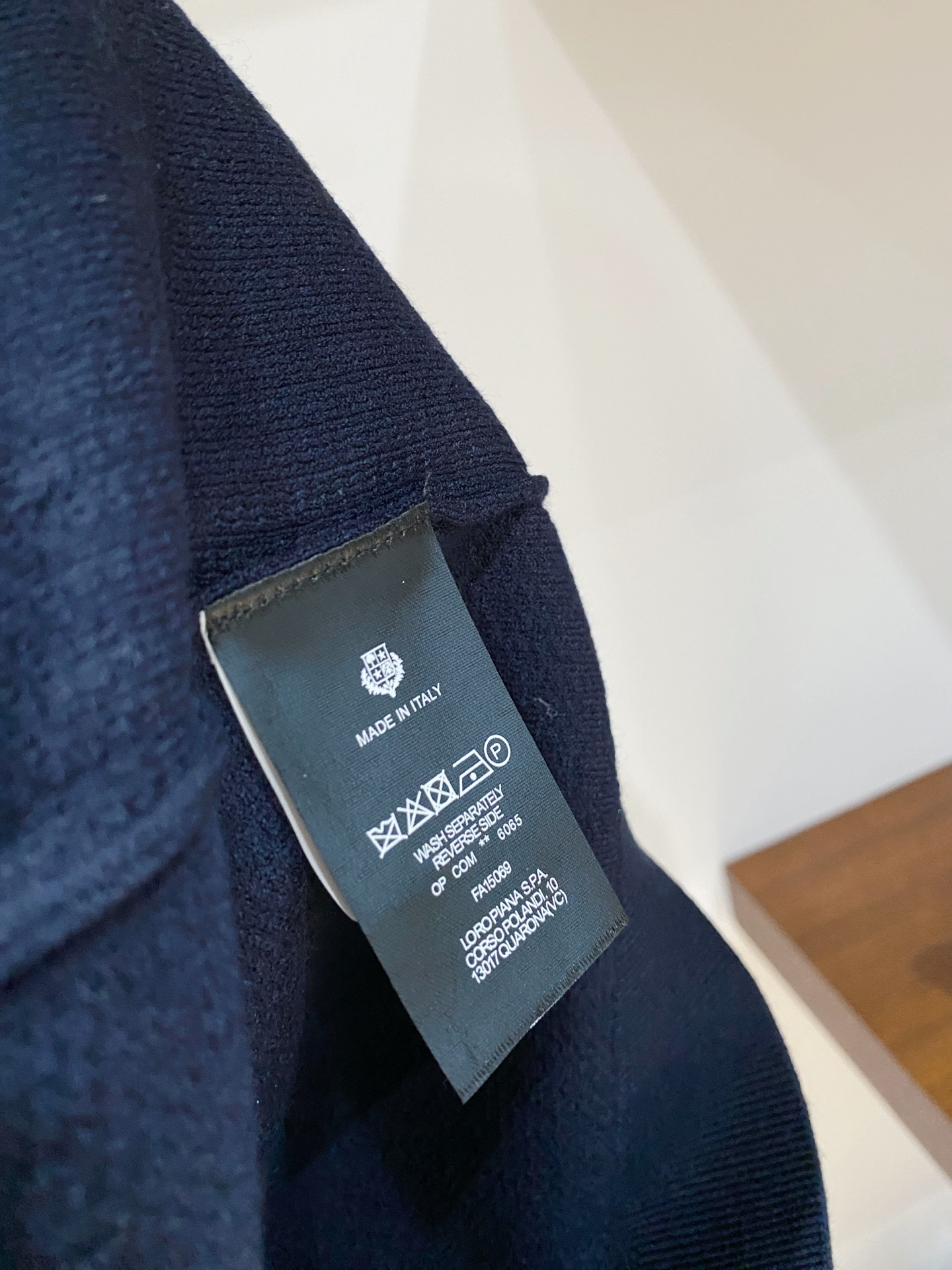 P240  顶级品质>专柜官网同步发售！辅料全部原版定制出品，贸易公司真品订单。高级定制进口面料，以天然植物纖維提炼出来，比一般棉织物轻薄 手感柔软，穿着舒适 完全不易有刺激皮肤 面料吸湿性、透气性良好 尺码: 48-56