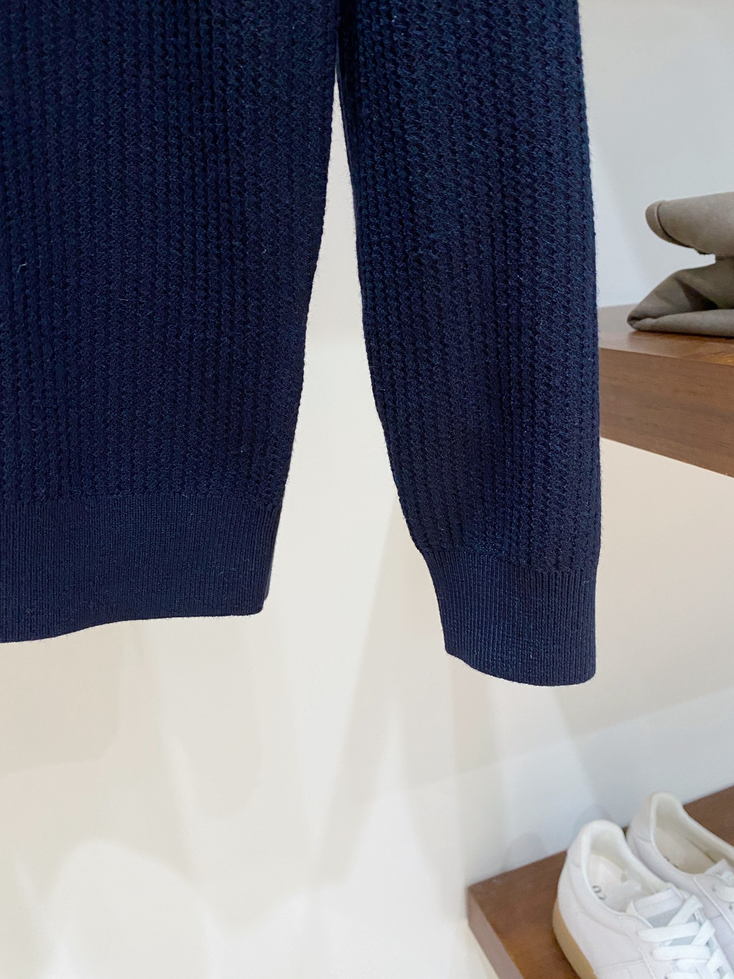 P240  顶级品质>专柜官网同步发售！辅料全部原版定制出品，贸易公司真品订单。高级定制进口面料，以天然植物纖維提炼出来，比一般棉织物轻薄 手感柔软，穿着舒适 完全不易有刺激皮肤 面料吸湿性、透气性良好 尺码: 48-56