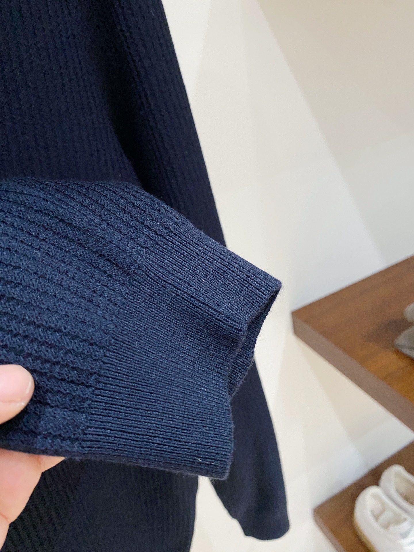 P240  顶级品质>专柜官网同步发售！辅料全部原版定制出品，贸易公司真品订单。高级定制进口面料，以天然植物纖維提炼出来，比一般棉织物轻薄 手感柔软，穿着舒适 完全不易有刺激皮肤 面料吸湿性、透气性良好 尺码: 48-56