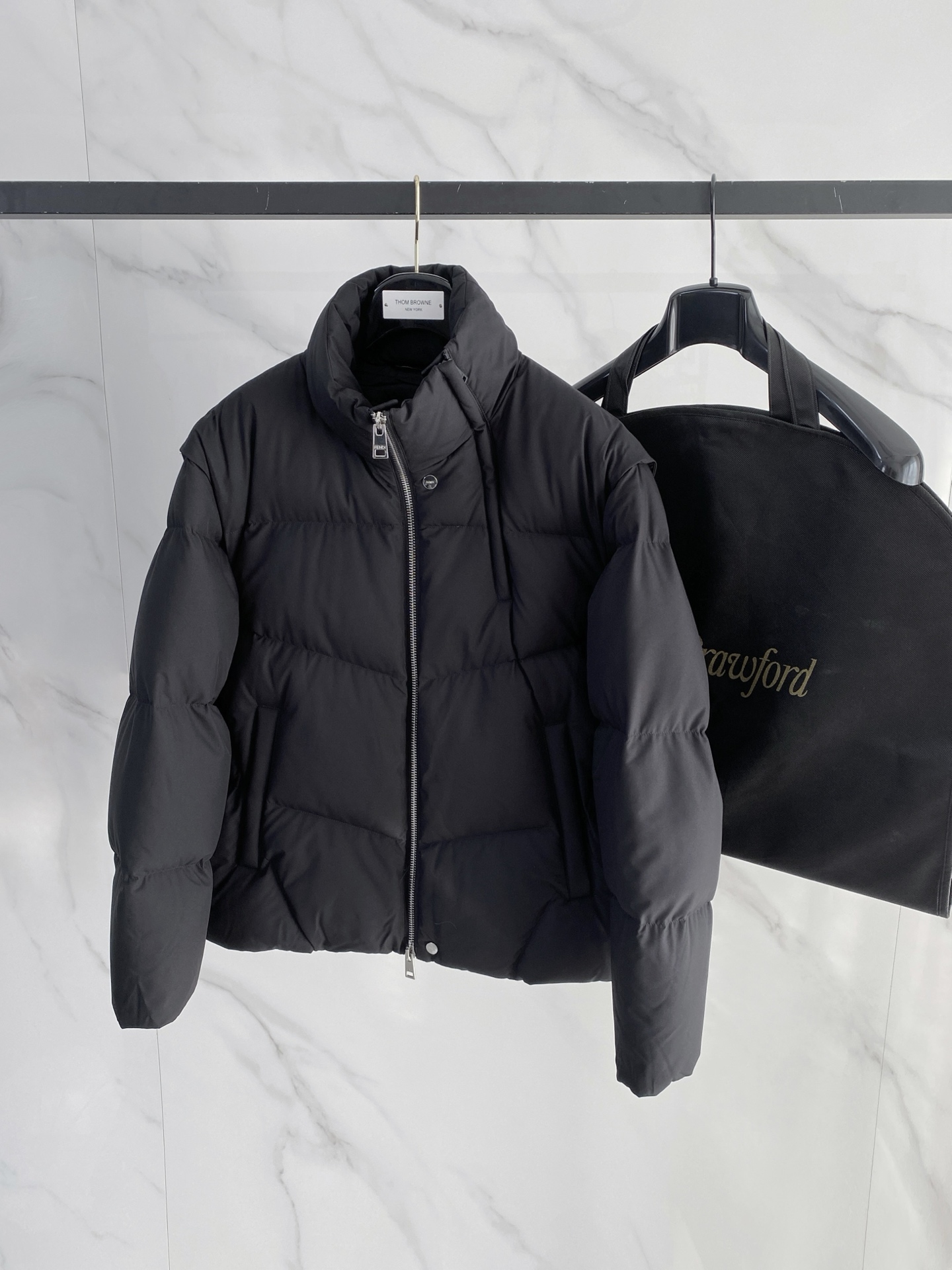 NO:684826,.95 down FD down jacket 2025 latest fashion designer down jacket. Every detail shows craftsmanship and enough advanced structural tailoring design changes to show men's diverse image changes. It is slim and neat, and tailored to meet the current popular multi-layered outfits. Versatile style for life. Code number 12345,, jackets & coats, down jacket,19860909.95绒 FD 羽绒服2025最新款时尚设计师款羽绒外套.处处细节显工艺足够的高级结构性剪裁的设计改变来展现男士多样的形象变化,修身利落、剪裁合体,满足时下正流行的多层次穿搭,生活百搭款式 码数12345,,jackets & coats,down jacket,,Men's clothing