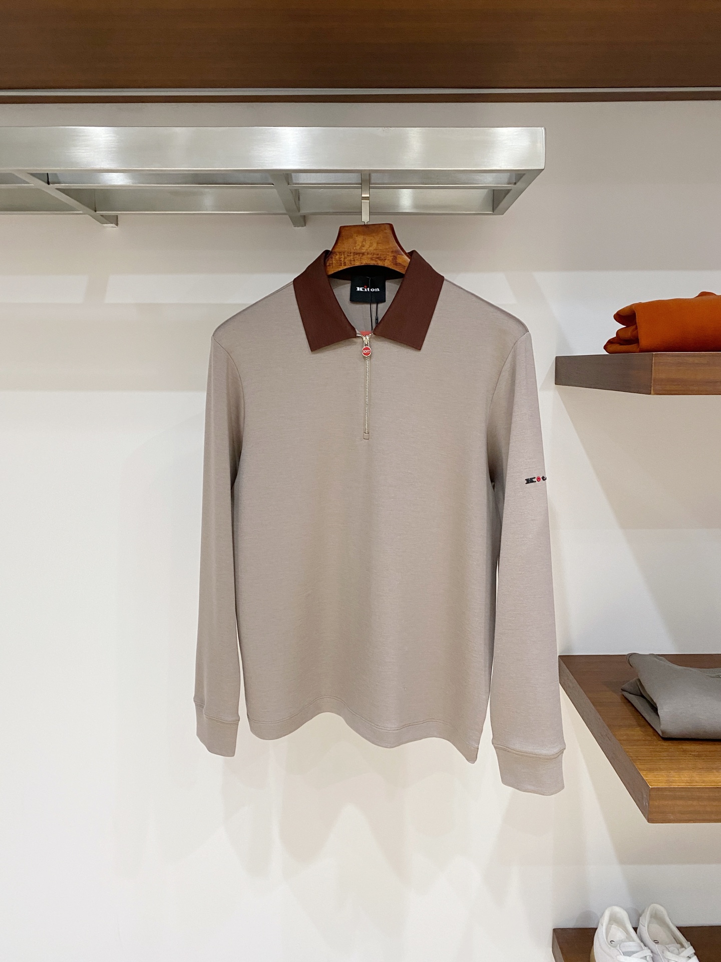 NO:646506,Top quality> (acetate cashmere) is on sale simultaneously on the official website of the counter! The accessories are all original and custom-made, genuine orders from trading companies. Advanced custom-made imported fabrics, extracted from natural plant fibers, are lighter and thinner than ordinary cotton fabrics, soft to the touch and comfortable to wear. It is not easy to irritate the skin at all. The fabric has good hygroscopicity and breathability. Size: 48-56, alexander wang19860909顶级品质>（醋酸羊绒）专柜官网同步发售！辅料全部原版定制出品,贸易公司真品订单.高级定制进口面料,以天然植物纖維提炼出来,比一般棉织物轻薄 手感柔软,穿着舒适 完全不易有刺激皮肤 面料吸湿性、透气性良好 尺码: 48-56,,alexander wang,Men's clothing