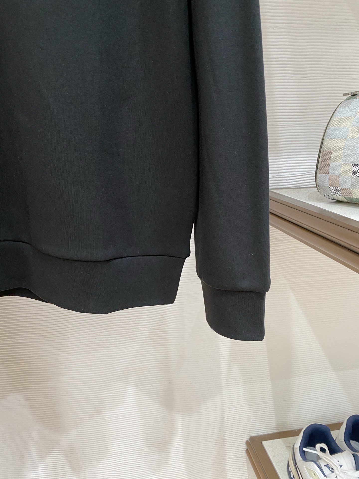 普拉达 精品打底衫 贸易公司订单 25SS 秋冬新款意式轻奢男士休闲长袖打底衫长袖 T恤 卫衣平整的抗皱