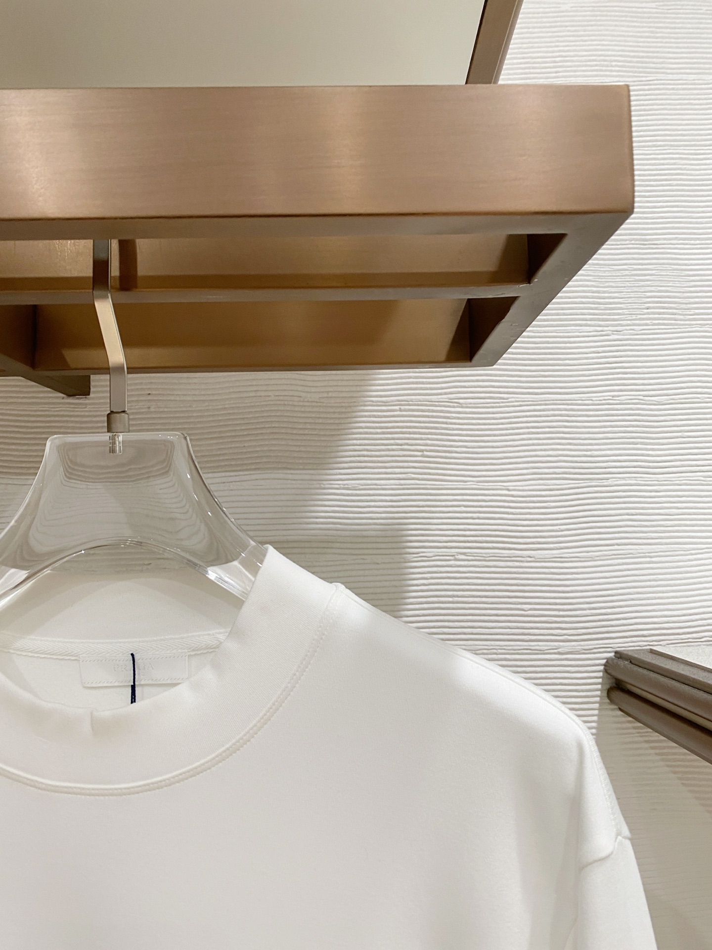 普拉达 精品打底衫 贸易公司订单 25SS 秋冬新款意式轻奢男士休闲长袖打底衫长袖 T恤 卫衣平整的抗皱