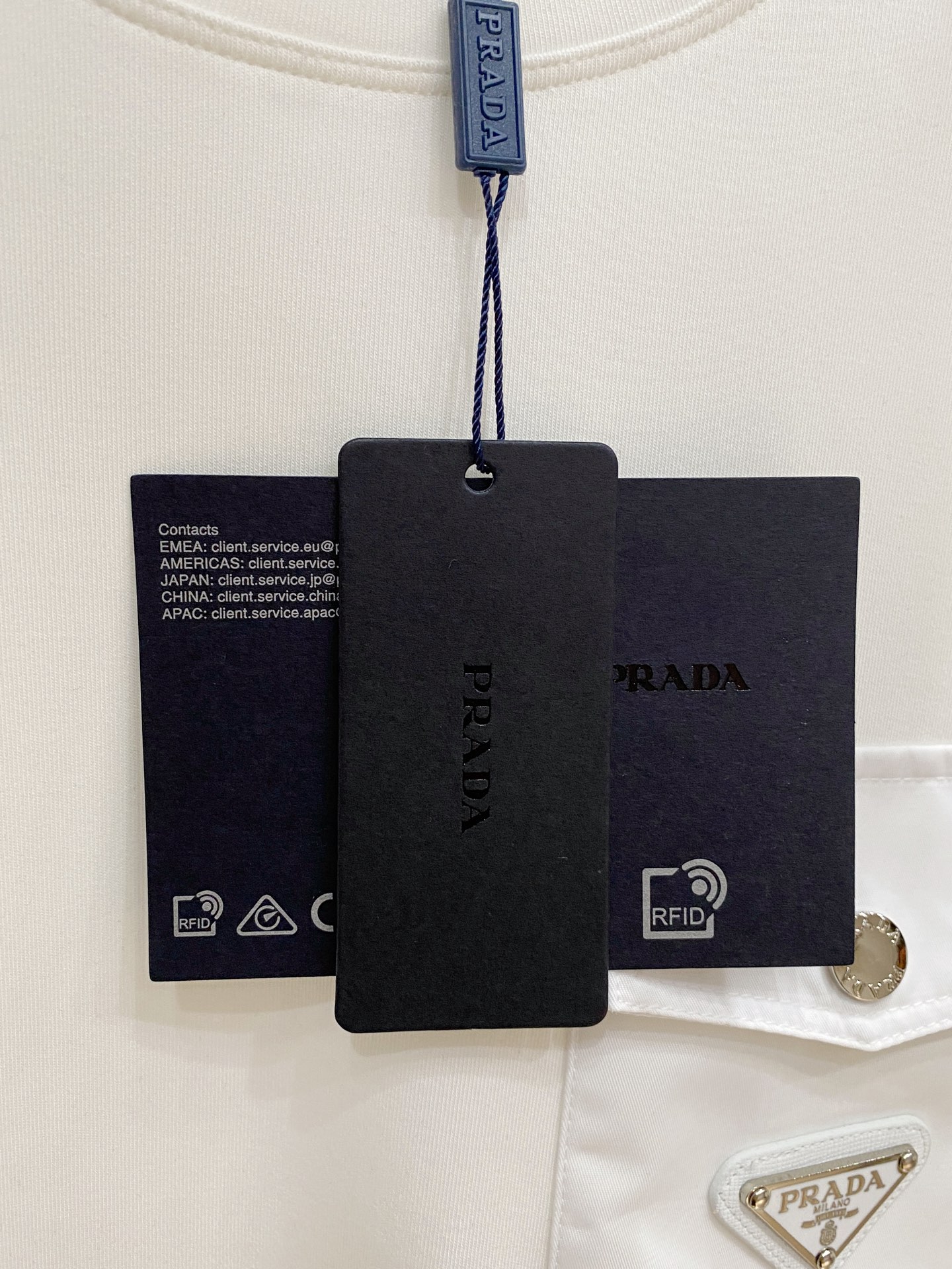 普拉达 精品打底衫 贸易公司订单 25SS 秋冬新款意式轻奢男士休闲长袖打底衫长袖 T恤 卫衣平整的抗皱