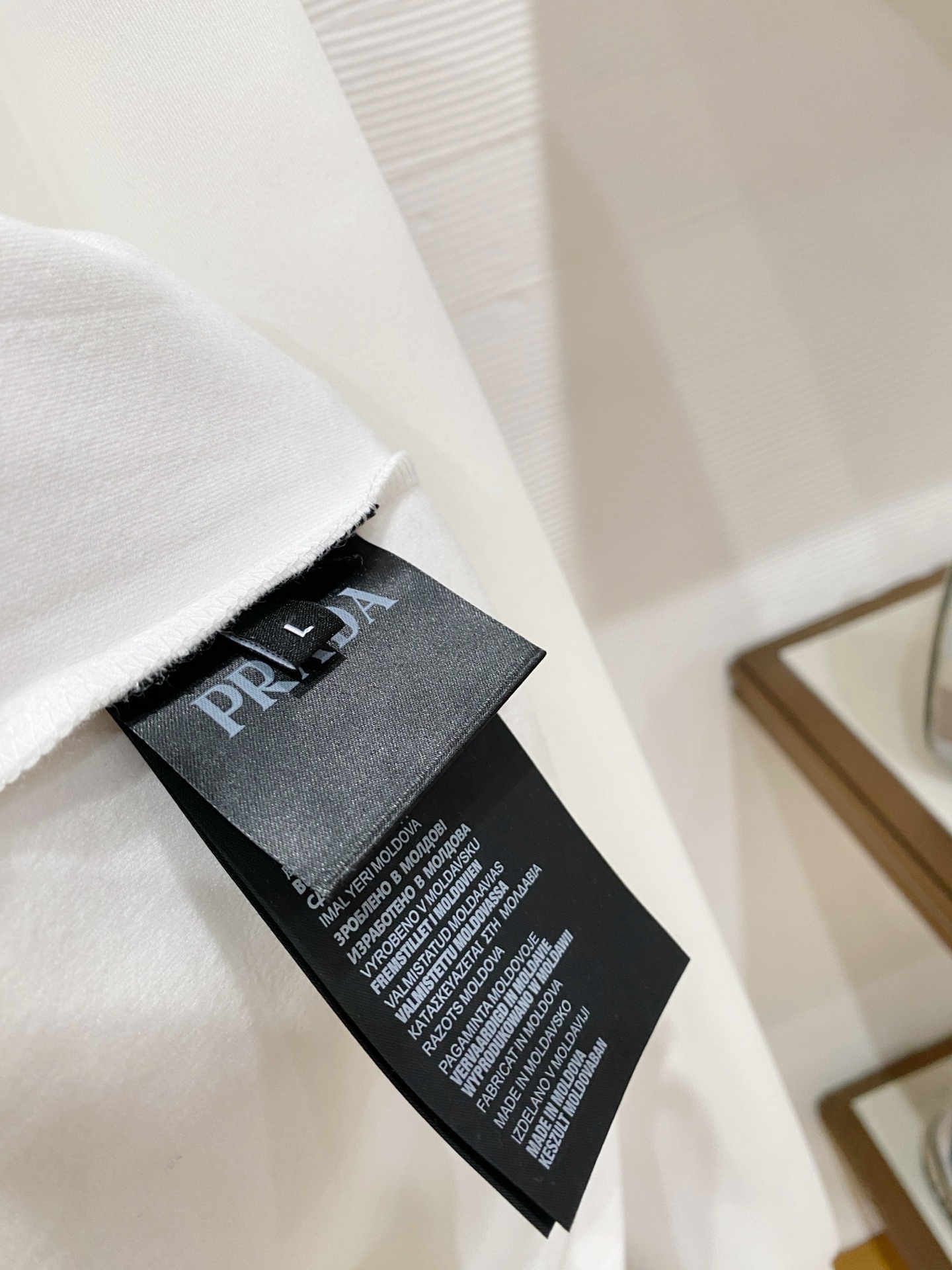 普拉达 精品打底衫 贸易公司订单 25SS 秋冬新款意式轻奢男士休闲长袖打底衫长袖 T恤 卫衣平整的抗皱