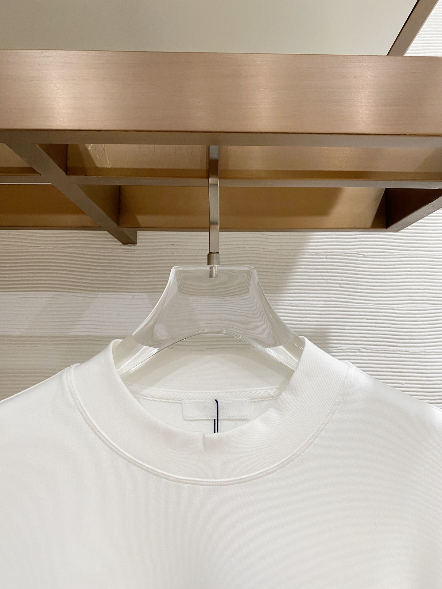 普拉达 精品打底衫 贸易公司订单 25SS 秋冬新款意式轻奢男士休闲长袖打底衫长袖 T恤 卫衣平整的抗皱