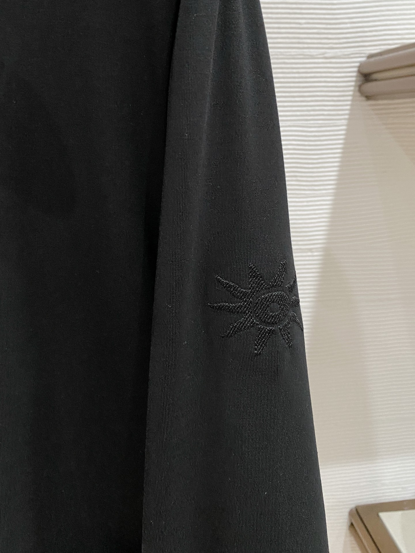 精品打底衫 贸易公司订单 25SS 秋冬新款意式轻奢男士休闲长袖打底衫长袖 T恤 卫衣平整的抗皱性能让您