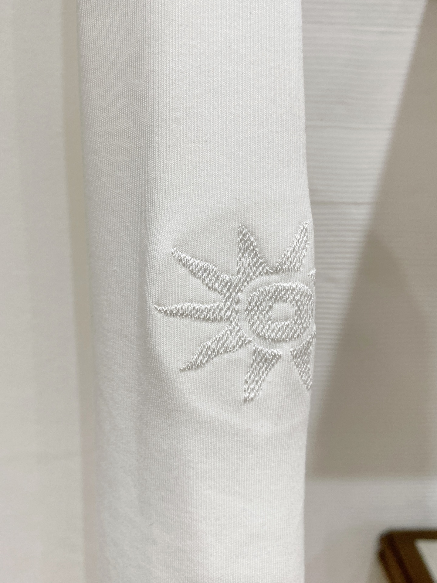 迪奥 精品打底衫 贸易公司订单 25SS 秋冬新款意式轻奢男士休闲长袖打底衫长袖 T恤 卫衣平整的抗皱性