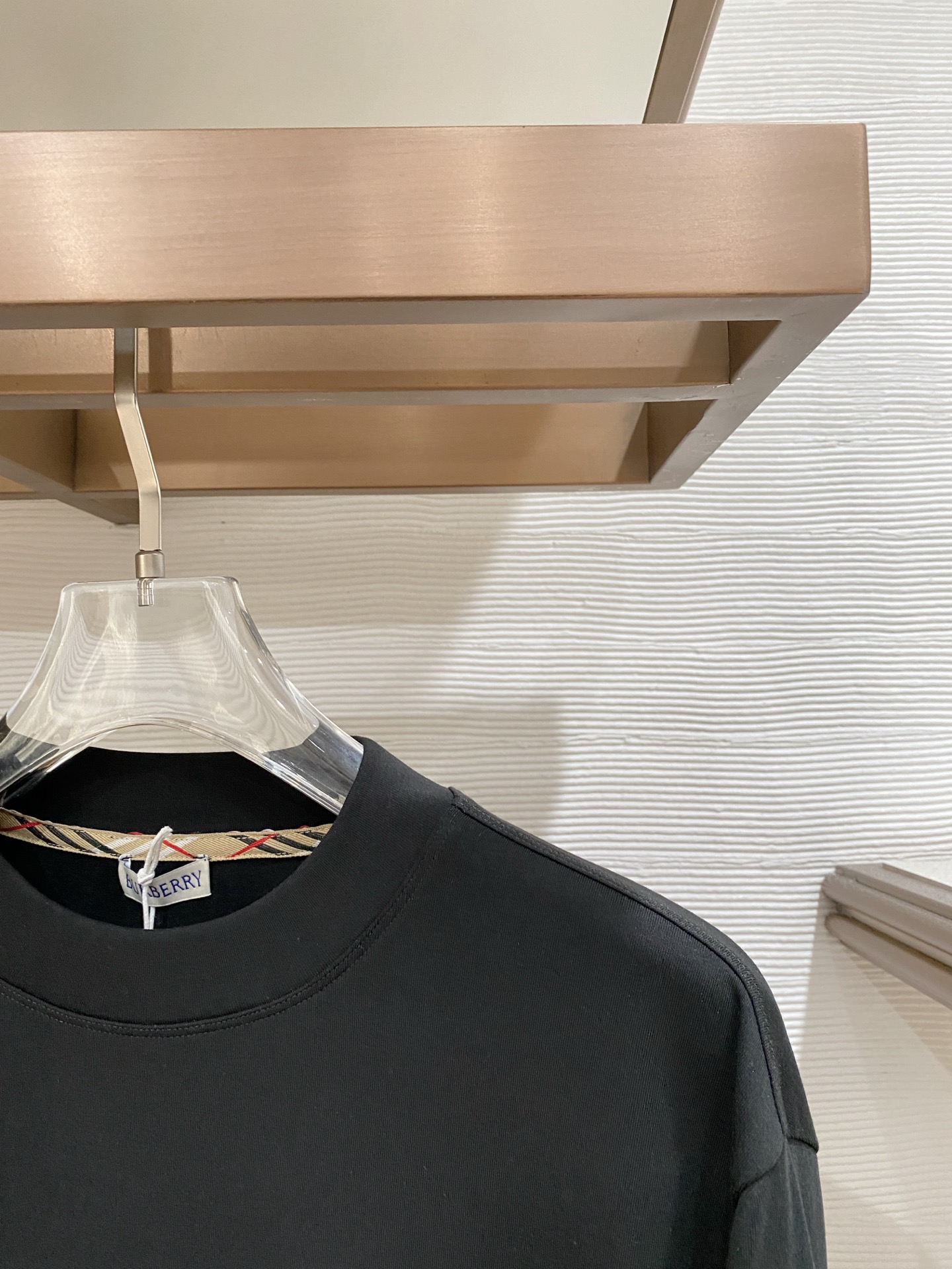 巴宝莉 精品打底衫 贸易公司订单 25SS 秋冬新款意式轻奢男士休闲长袖打底衫长袖 T恤 卫衣平整的抗皱