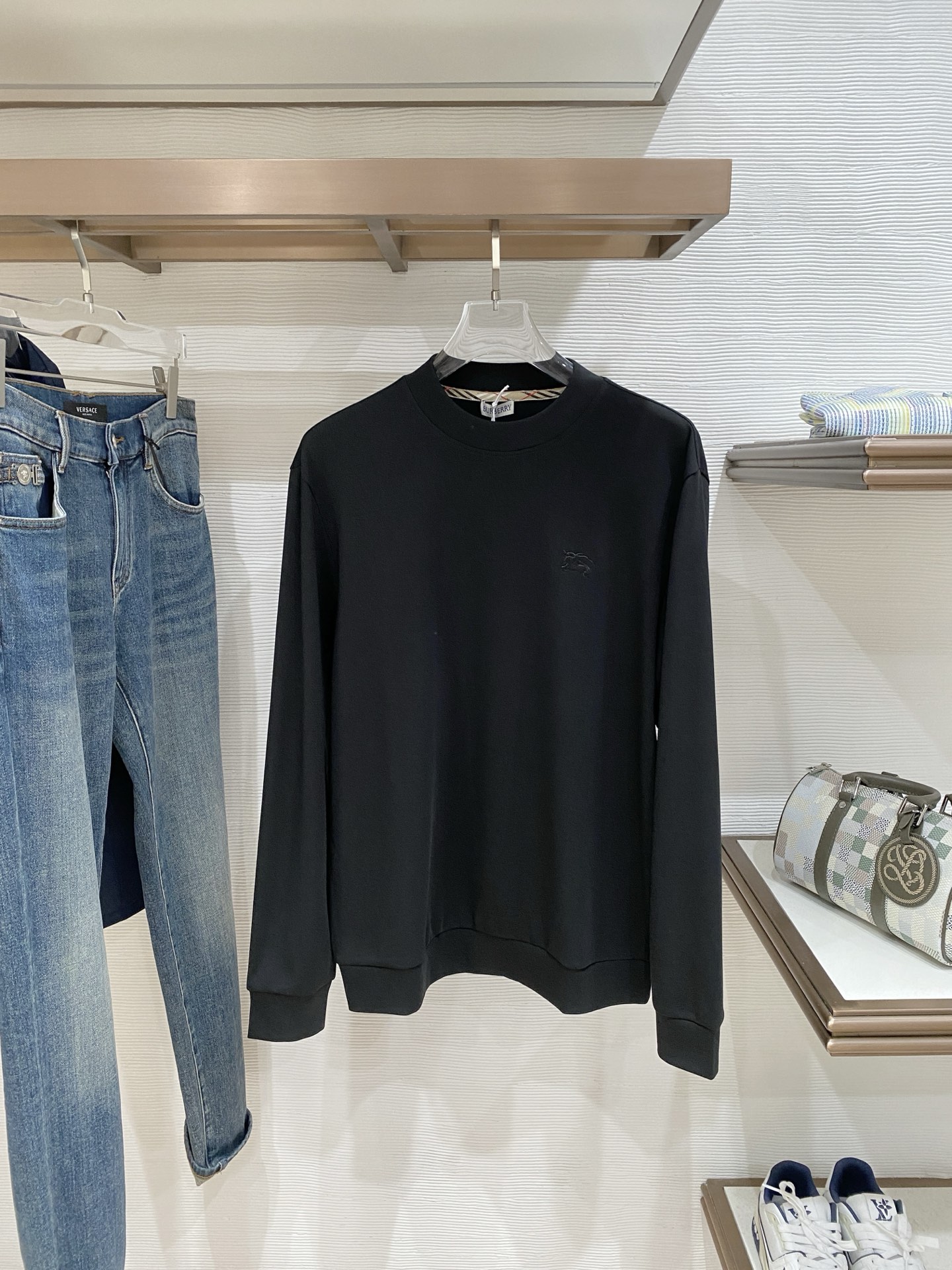 巴宝莉 精品打底衫 贸易公司订单 25SS 秋冬新款意式轻奢男士休闲长袖打底衫长袖 T恤 卫衣平整的抗皱