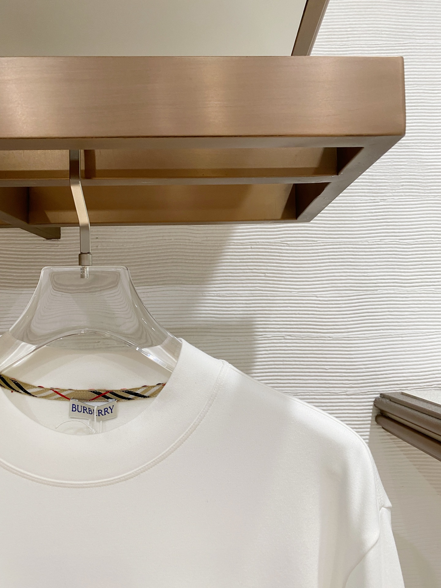 巴宝莉 精品打底衫 贸易公司订单 25SS 秋冬新款意式轻奢男士休闲长袖打底衫长袖 T恤 卫衣平整的抗皱