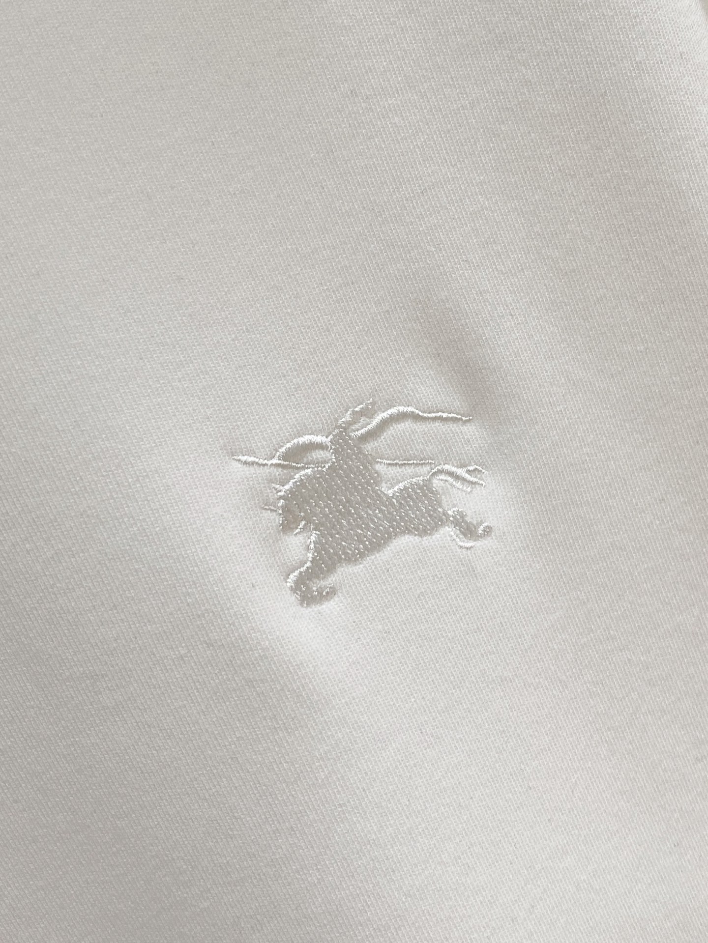 巴宝莉 精品打底衫 贸易公司订单 25SS 秋冬新款意式轻奢男士休闲长袖打底衫长袖 T恤 卫衣平整的抗皱