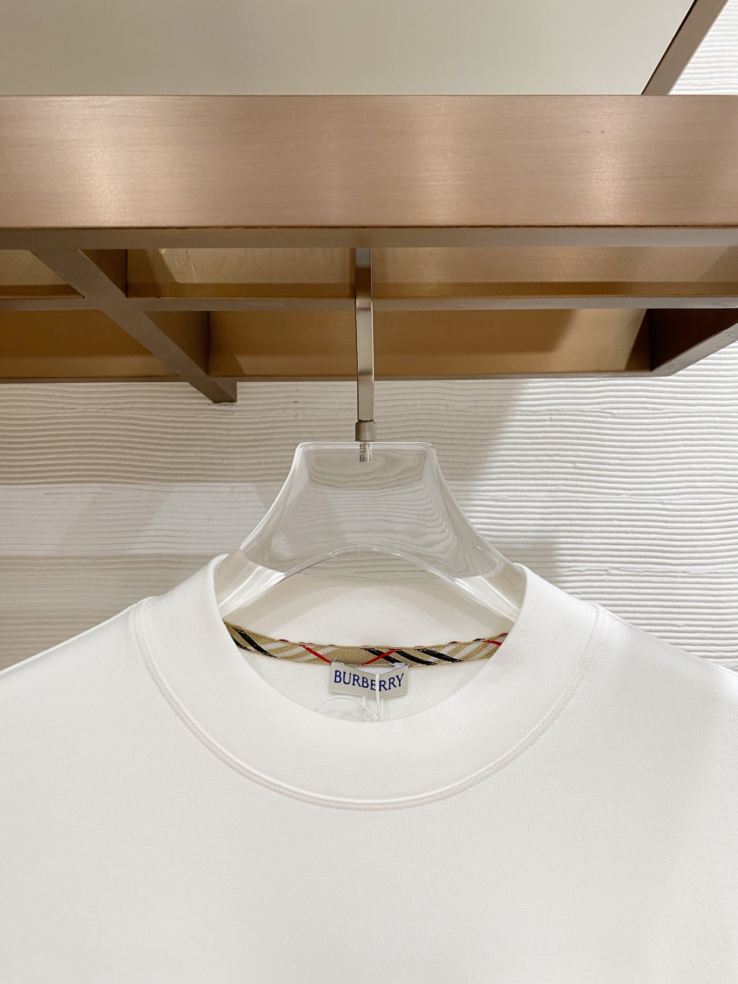 巴宝莉 精品打底衫 贸易公司订单 25SS 秋冬新款意式轻奢男士休闲长袖打底衫长袖 T恤 卫衣平整的抗皱