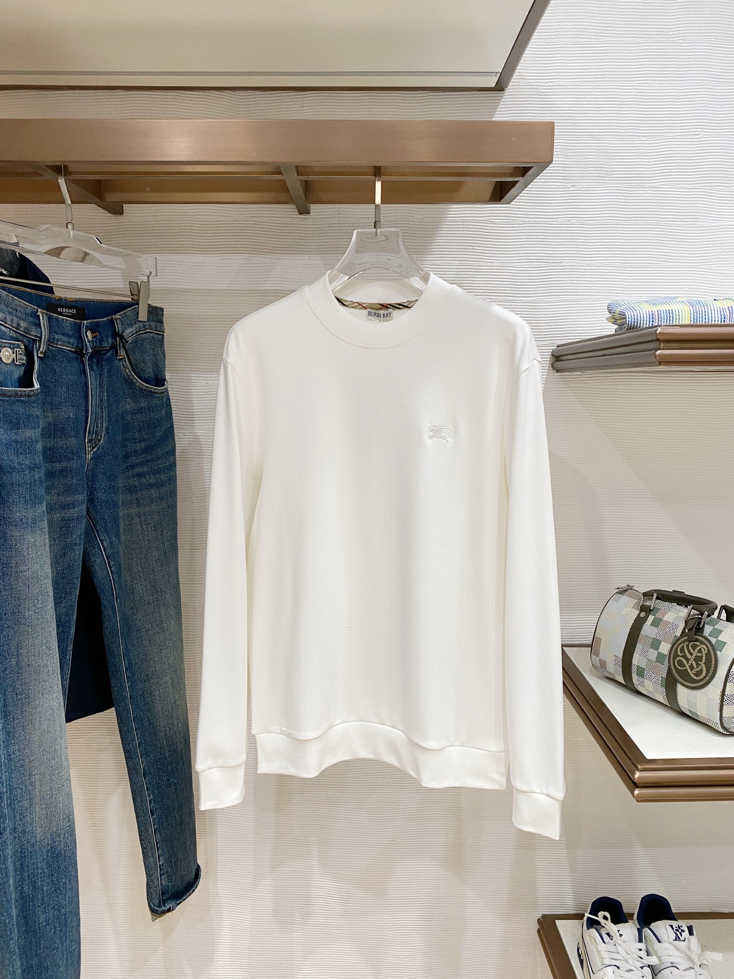 巴宝莉 精品打底衫 贸易公司订单 25SS 秋冬新款意式轻奢男士休闲长袖打底衫长袖 T恤 卫衣平整的抗皱