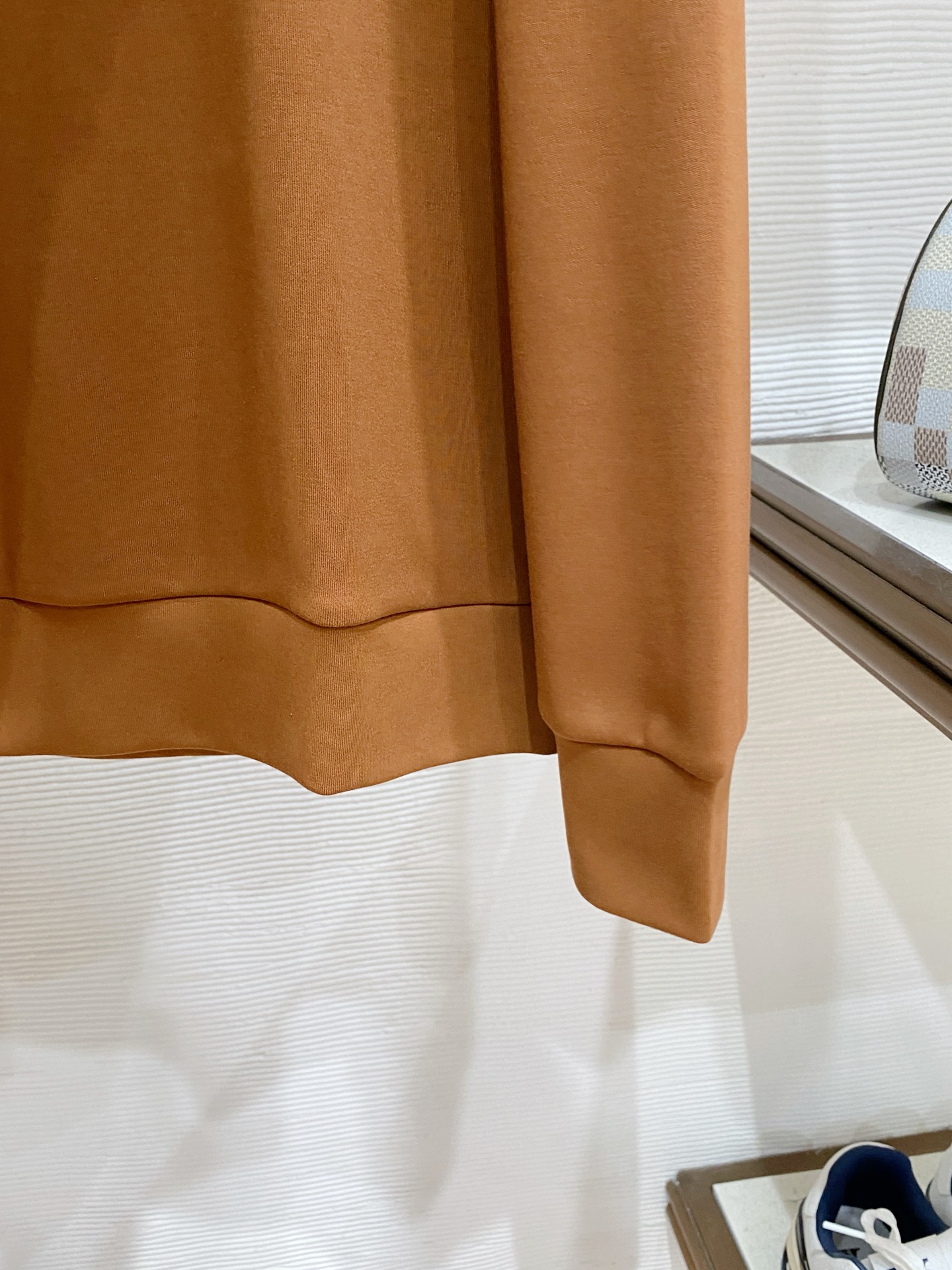 巴宝莉 精品打底衫 贸易公司订单 25SS 秋冬新款意式轻奢男士休闲长袖打底衫长袖 T恤 卫衣平整的抗皱