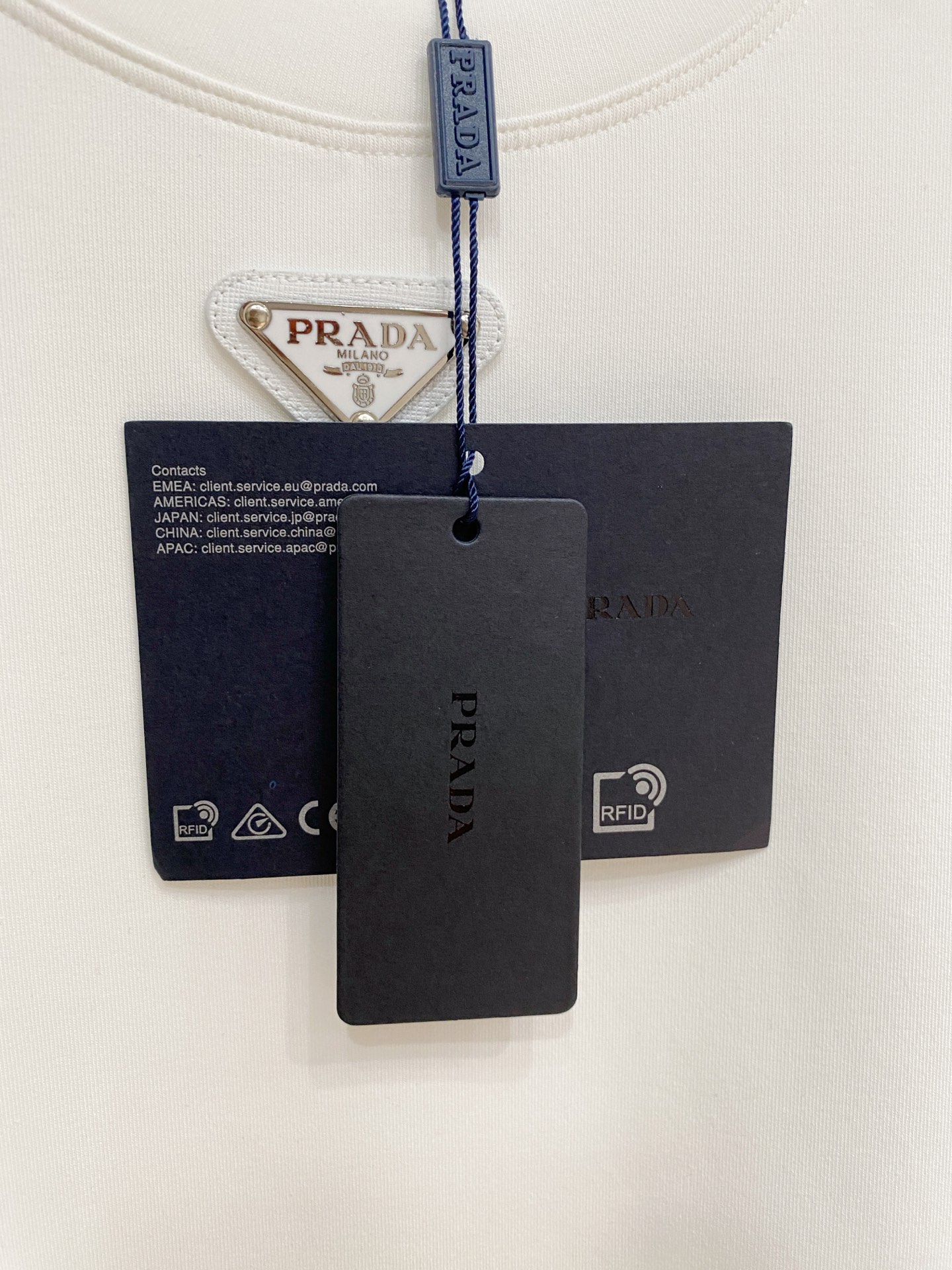 普拉达 精品打底衫 贸易公司订单 25SS 秋冬新款意式轻奢男士休闲长袖打底衫长袖 T恤 卫衣平整的抗皱