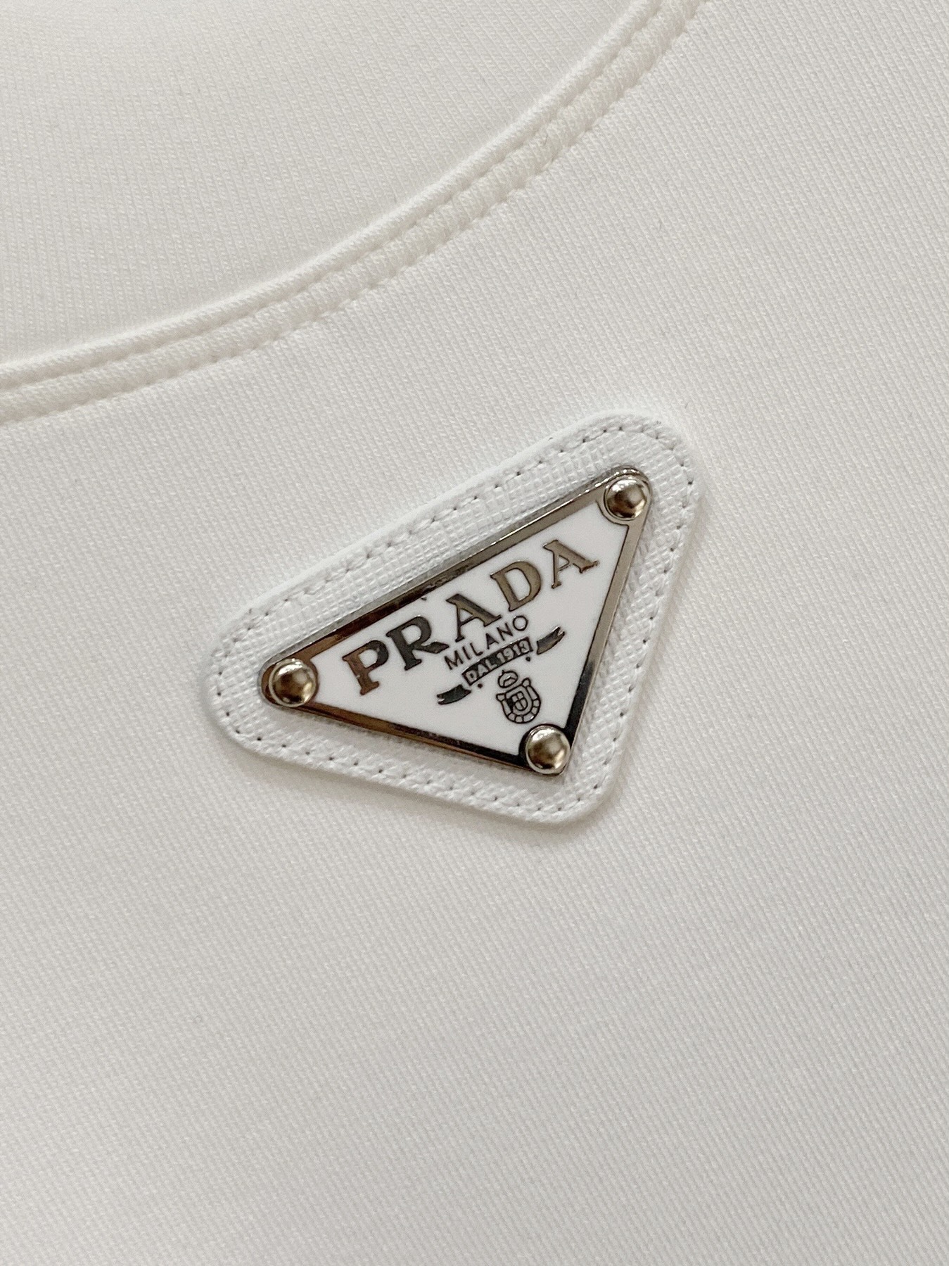 普拉达 精品打底衫 贸易公司订单 25SS 秋冬新款意式轻奢男士休闲长袖打底衫长袖 T恤 卫衣平整的抗皱