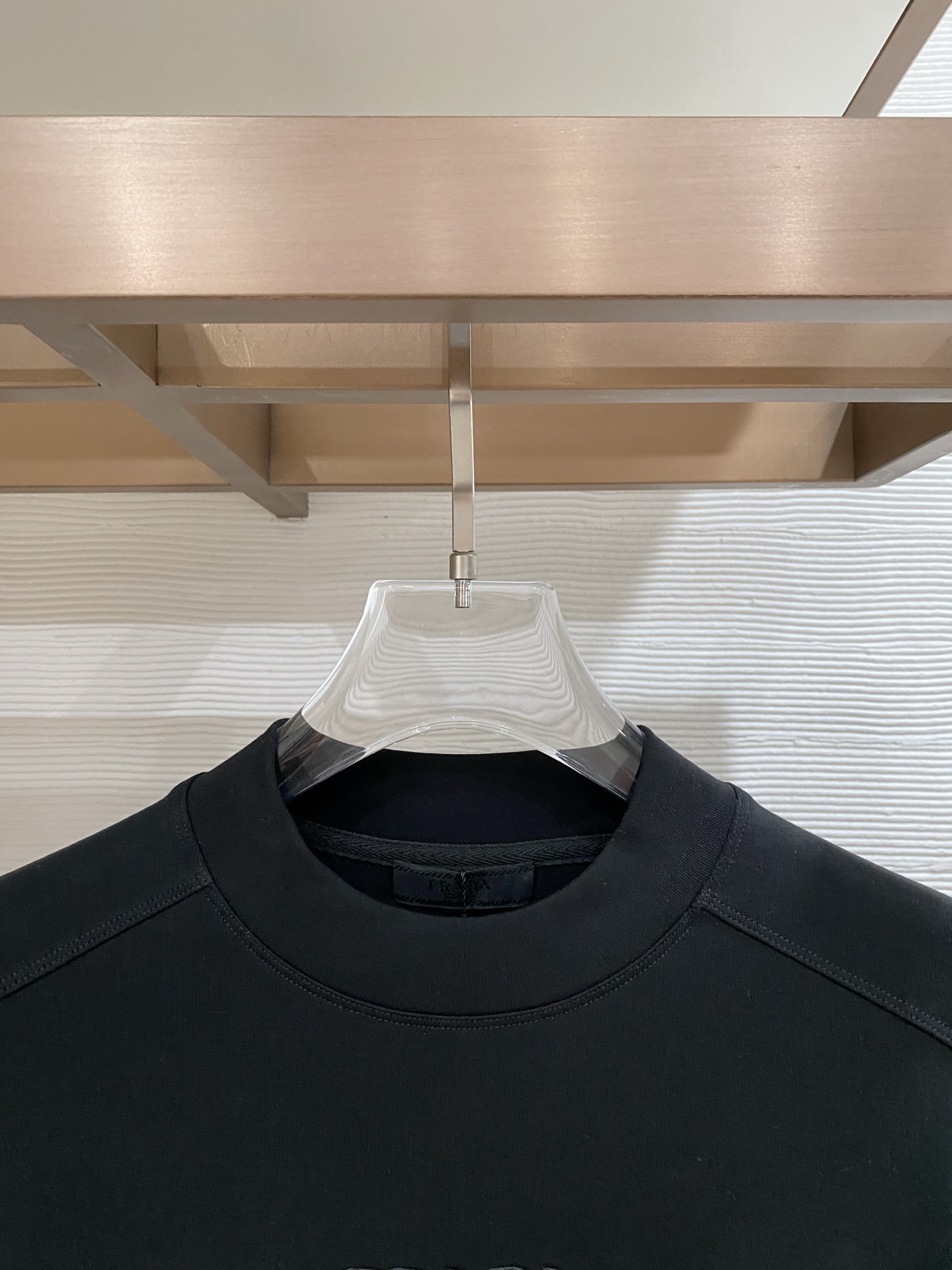 普拉达 精品打底衫 贸易公司订单 25SS 秋冬新款意式轻奢男士休闲长袖打底衫长袖 T恤 卫衣平整的抗皱