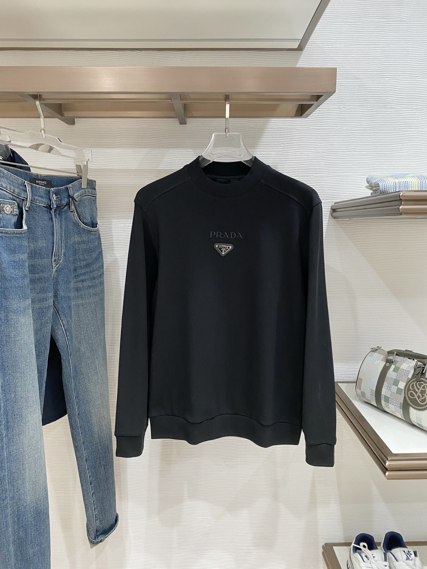 普拉达 精品打底衫 贸易公司订单 25SS 秋冬新款意式轻奢男士休闲长袖打底衫长袖 T恤 卫衣平整的抗皱