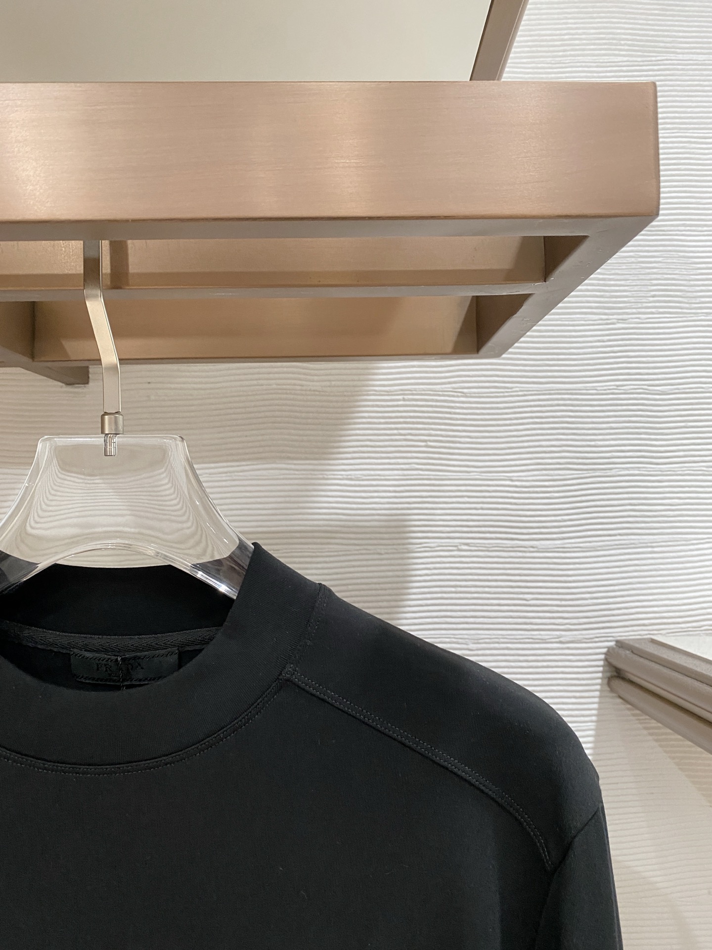 普拉达 精品打底衫 贸易公司订单 25SS 秋冬新款意式轻奢男士休闲长袖打底衫长袖 T恤 卫衣平整的抗皱