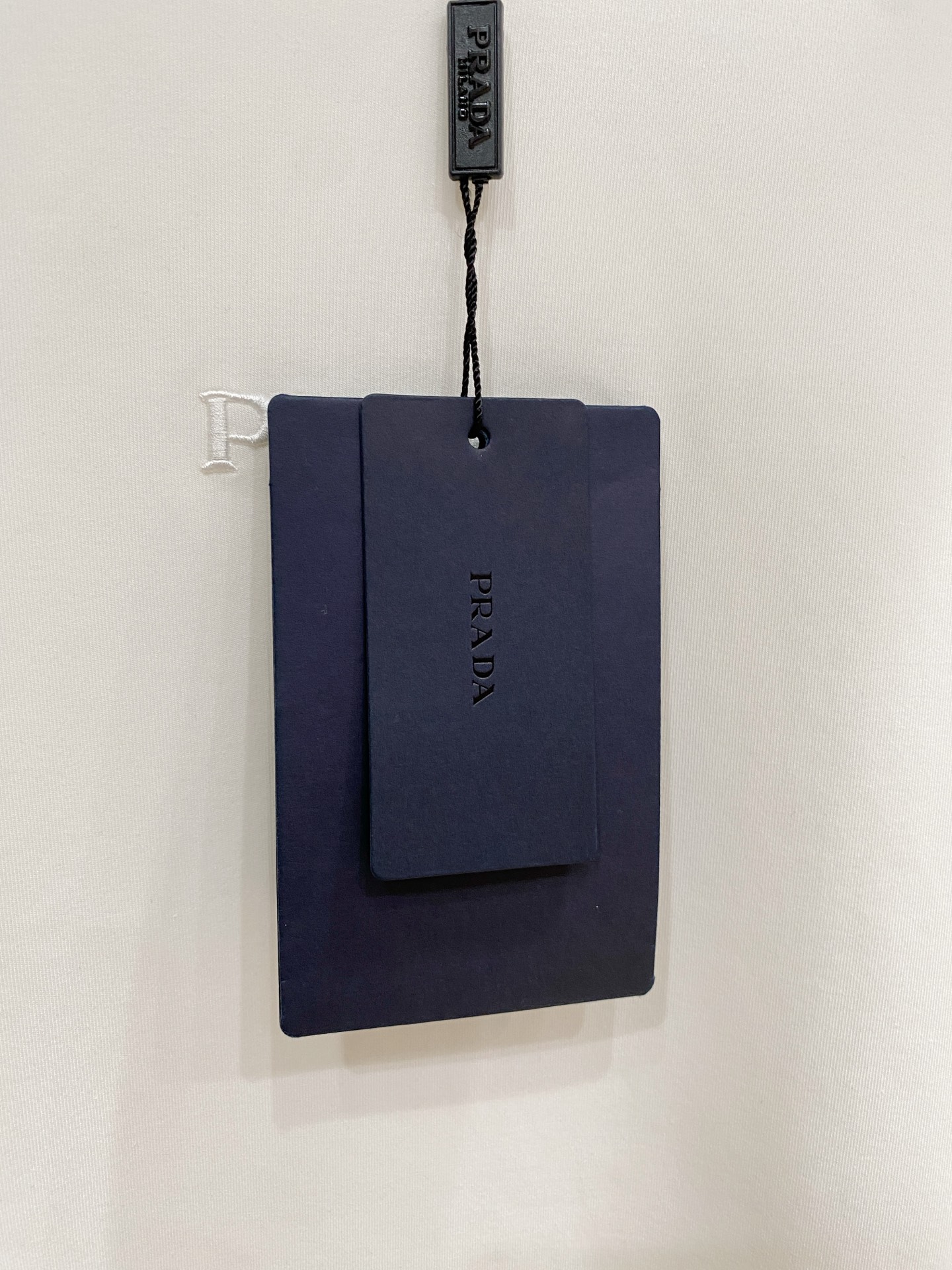 普拉达 精品打底衫 贸易公司订单 25SS 秋冬新款意式轻奢男士休闲长袖打底衫长袖 T恤 卫衣平整的抗皱