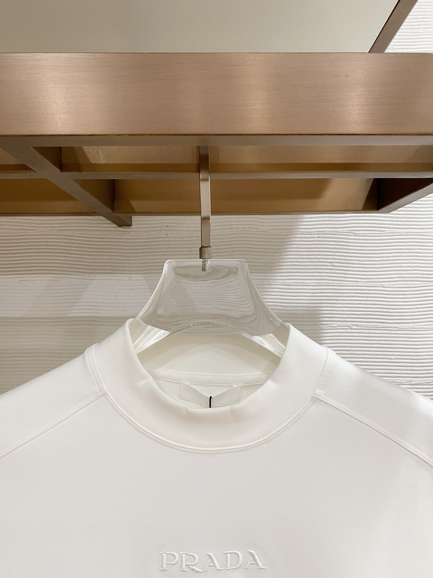 普拉达 精品打底衫 贸易公司订单 25SS 秋冬新款意式轻奢男士休闲长袖打底衫长袖 T恤 卫衣平整的抗皱