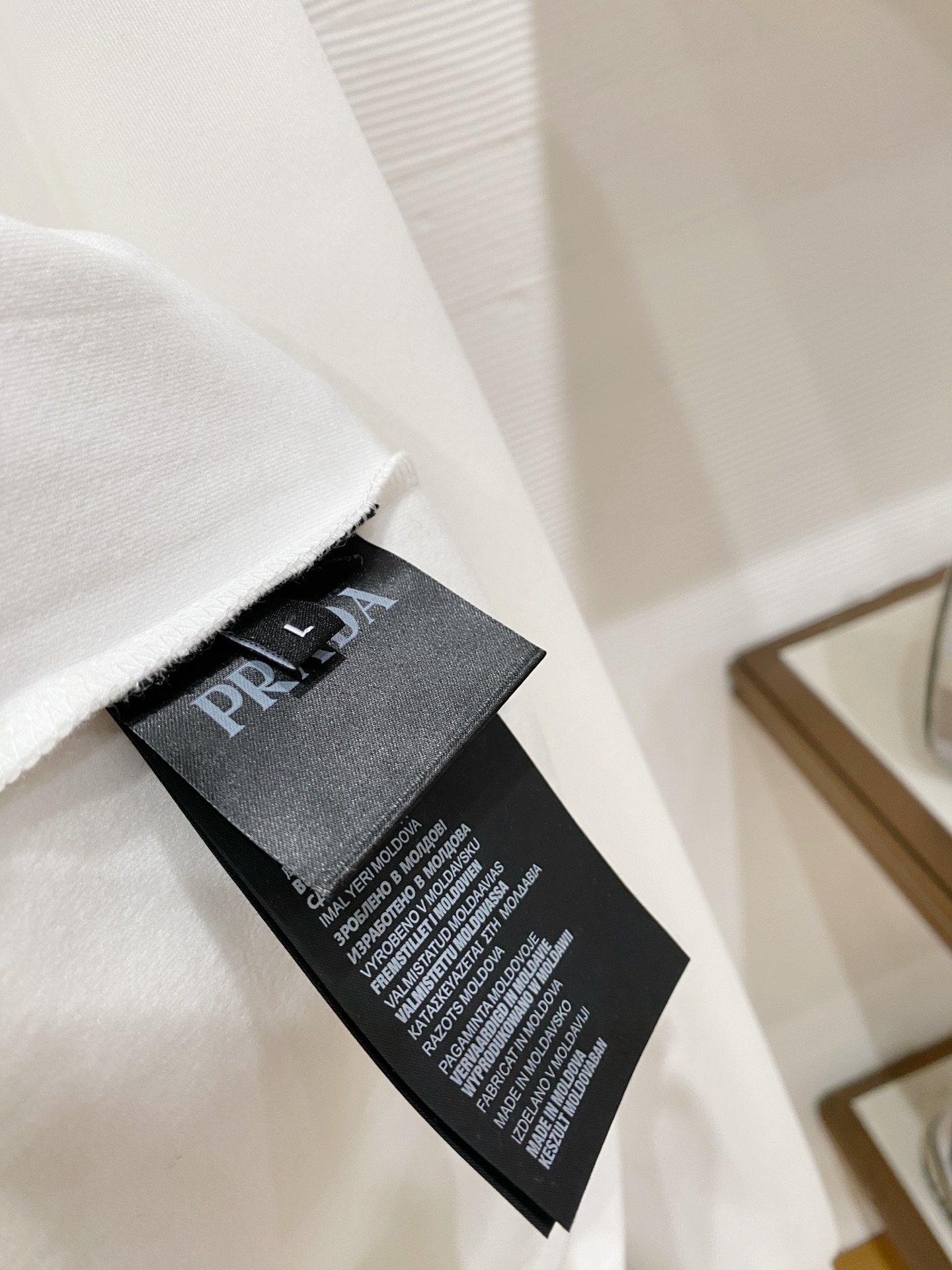 普拉达 精品打底衫 贸易公司订单 25SS 秋冬新款意式轻奢男士休闲长袖打底衫长袖 T恤 卫衣平整的抗皱