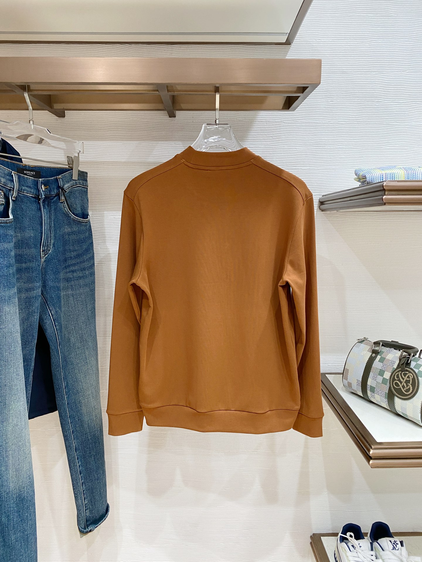 普拉达 精品打底衫 贸易公司订单 25SS 秋冬新款意式轻奢男士休闲长袖打底衫长袖 T恤 卫衣平整的抗皱