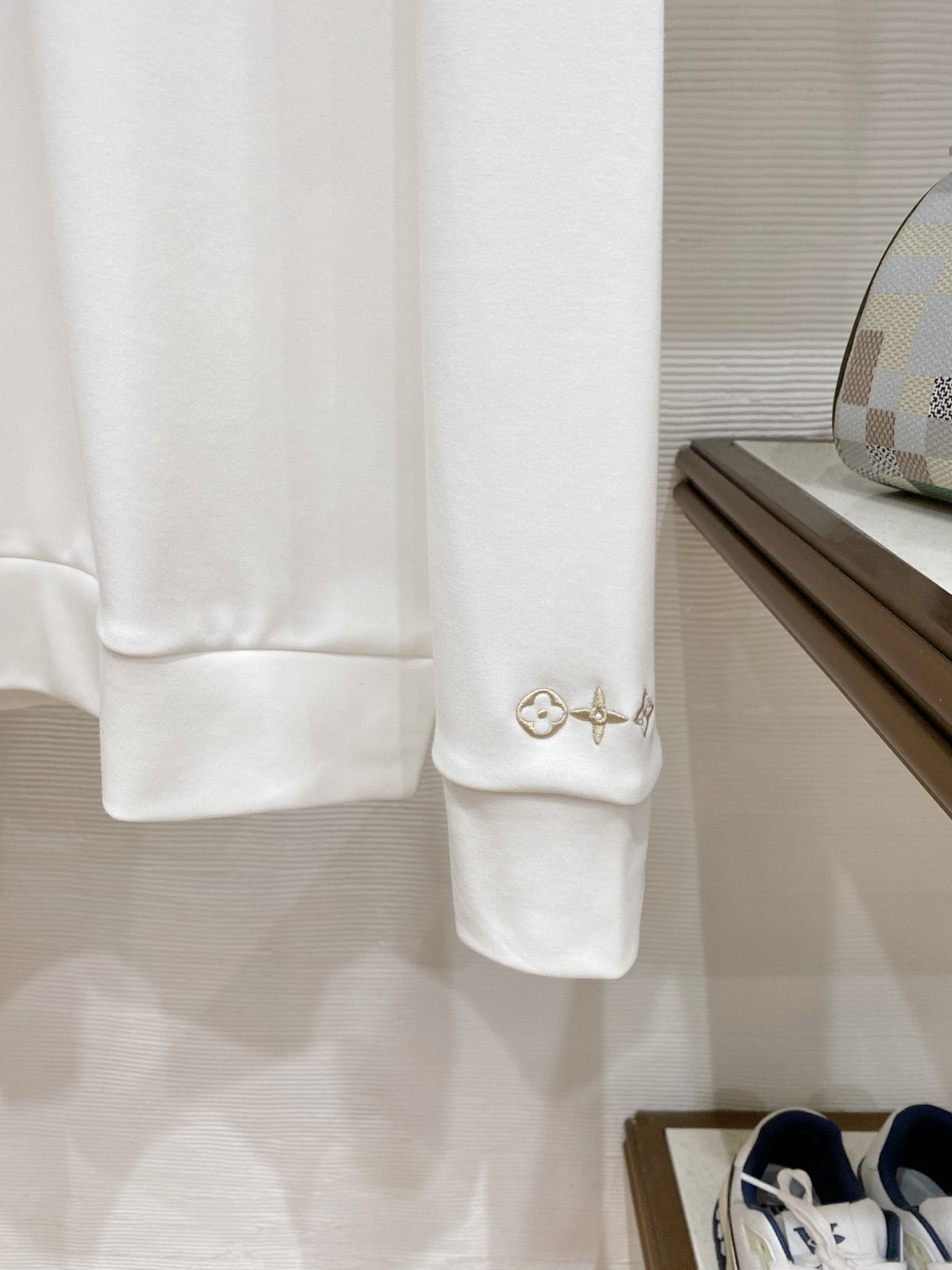 1v 路易威登 精品打底衫 贸易公司订单 25SS 秋冬新款意式轻奢男士休闲长袖打底衫长袖 T恤 卫衣平