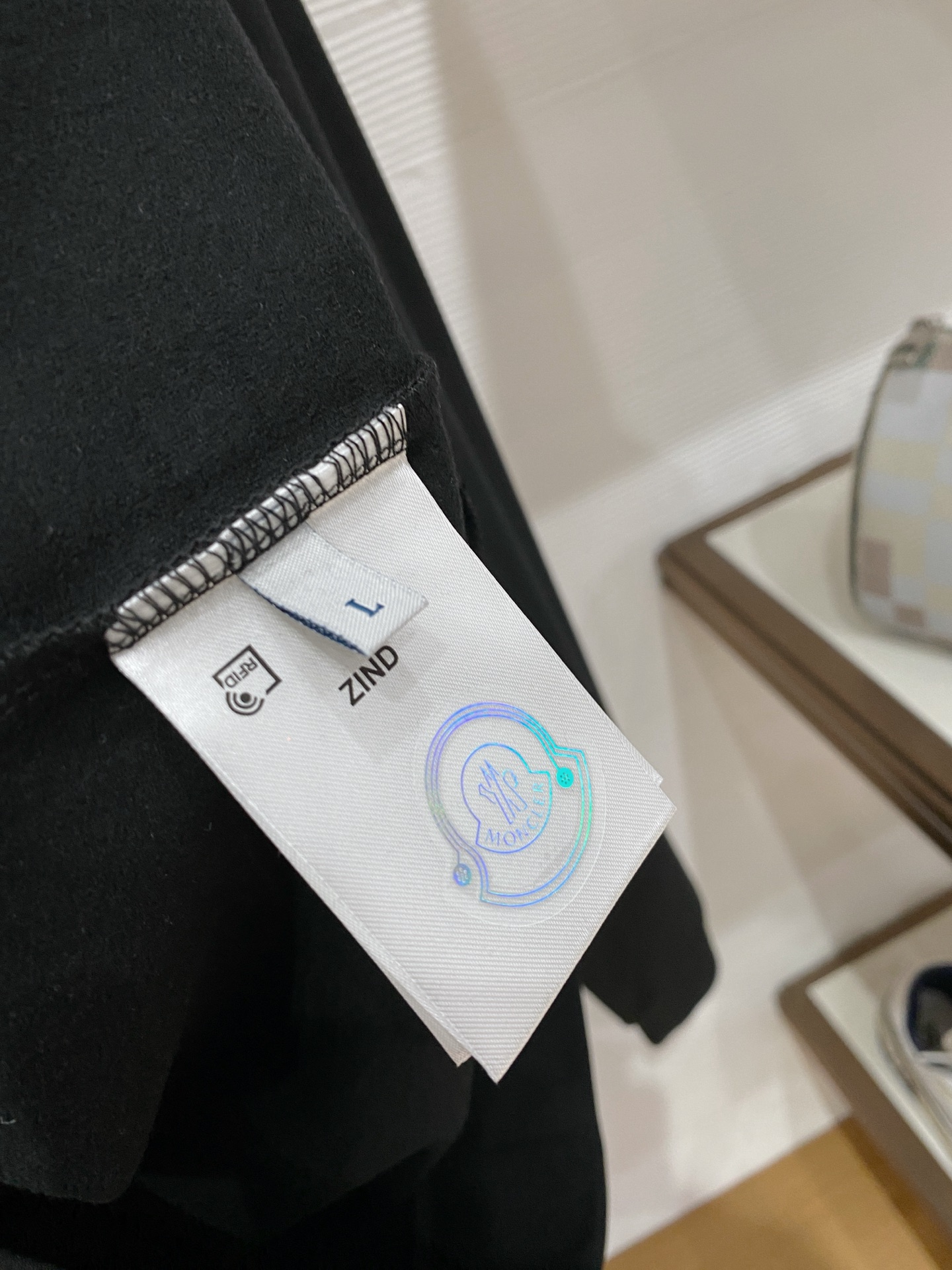 蒙口 精品打底衫 贸易公司订单 25SS 秋冬新款意式轻奢男士休闲长袖打底衫长袖 T恤 卫衣平整的抗皱性