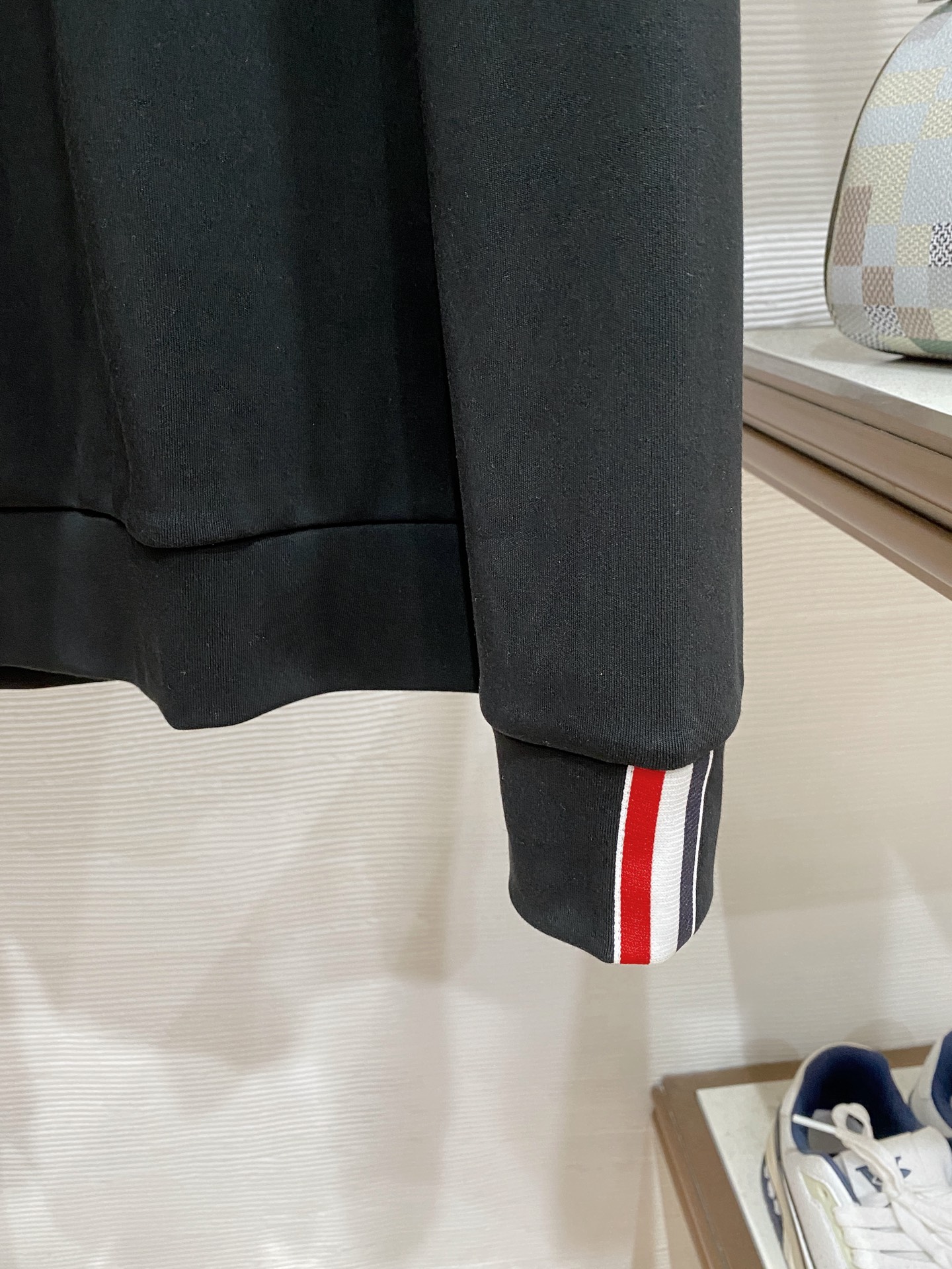 蒙口 精品打底衫 贸易公司订单 25SS 秋冬新款意式轻奢男士休闲长袖打底衫长袖 T恤 卫衣平整的抗皱性