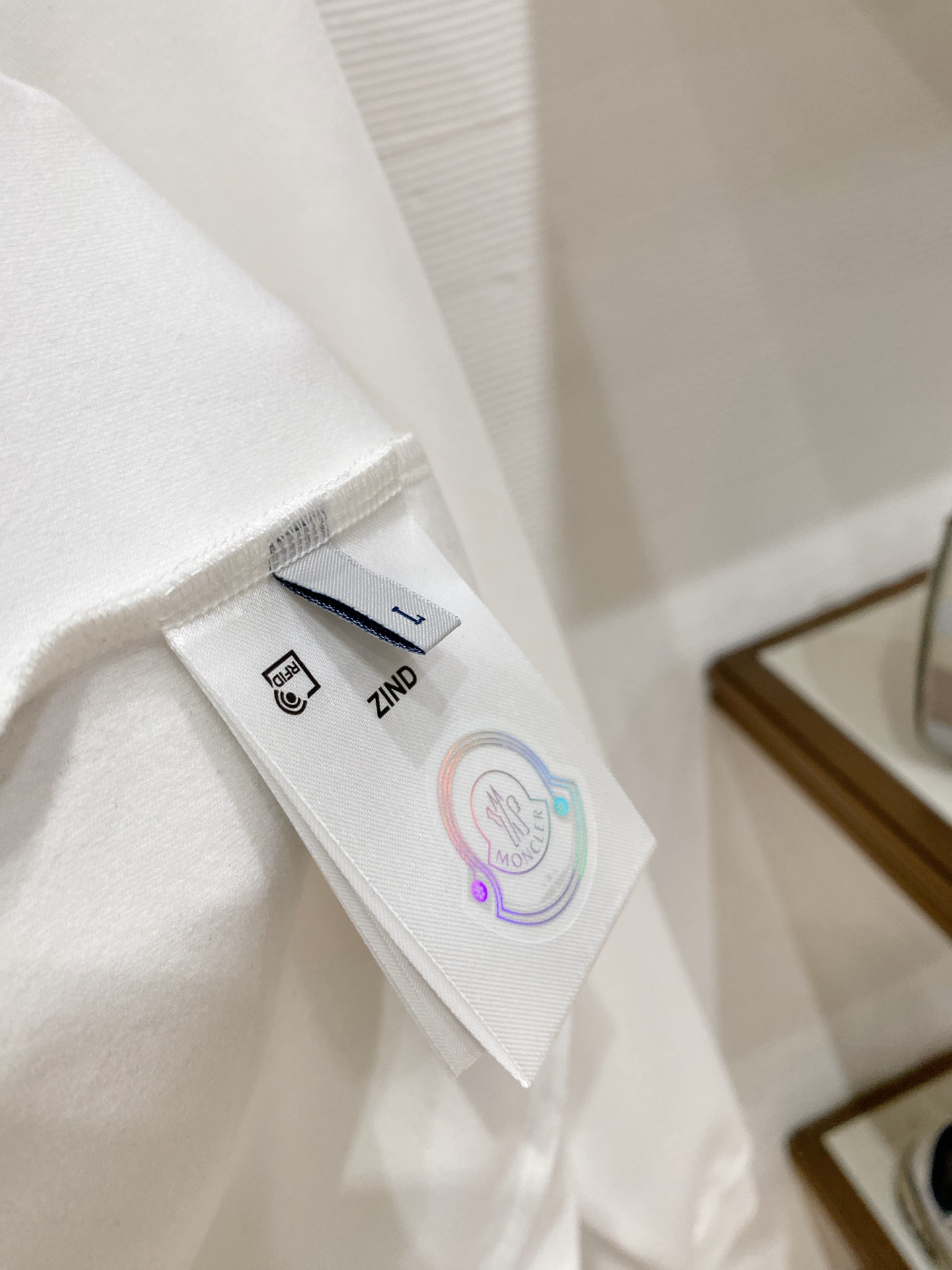 蒙口 精品打底衫 贸易公司订单 25SS 秋冬新款意式轻奢男士休闲长袖打底衫长袖 T恤 卫衣平整的抗皱性