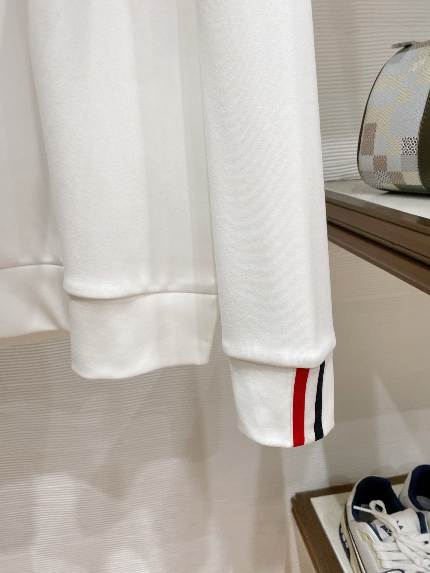 蒙口 精品打底衫 贸易公司订单 25SS 秋冬新款意式轻奢男士休闲长袖打底衫长袖 T恤 卫衣平整的抗皱性