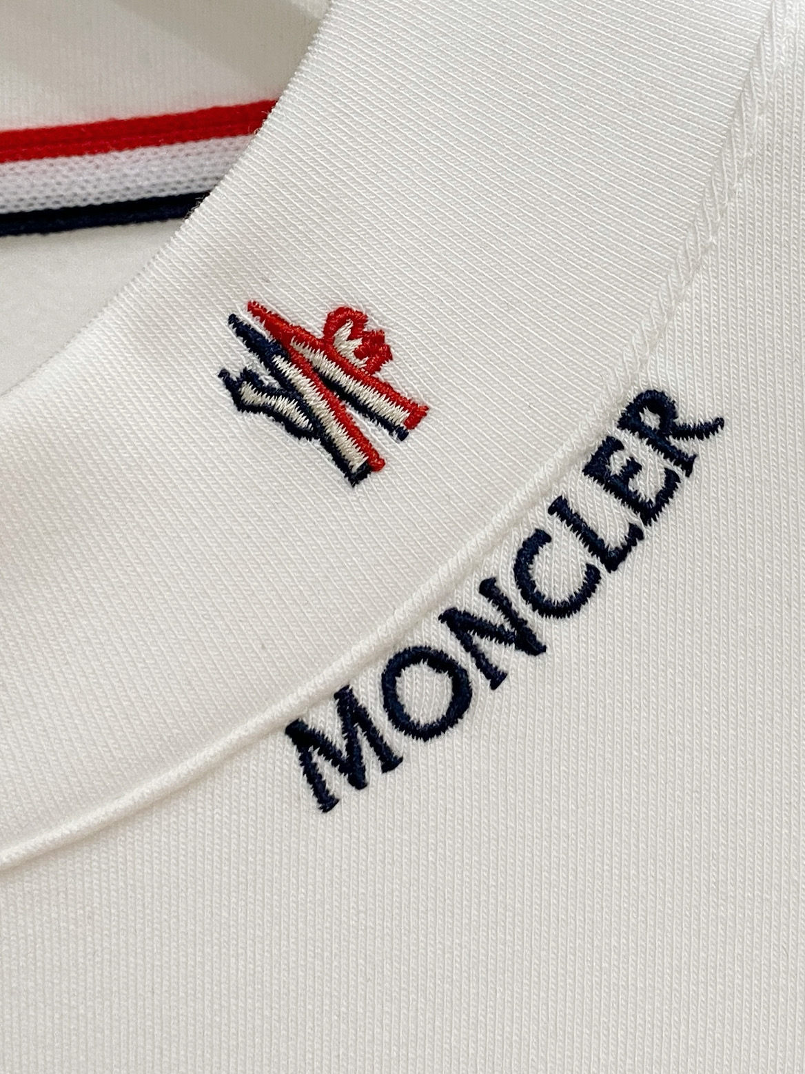 蒙口 精品打底衫 贸易公司订单 25SS 秋冬新款意式轻奢男士休闲长袖打底衫长袖 T恤 卫衣平整的抗皱性