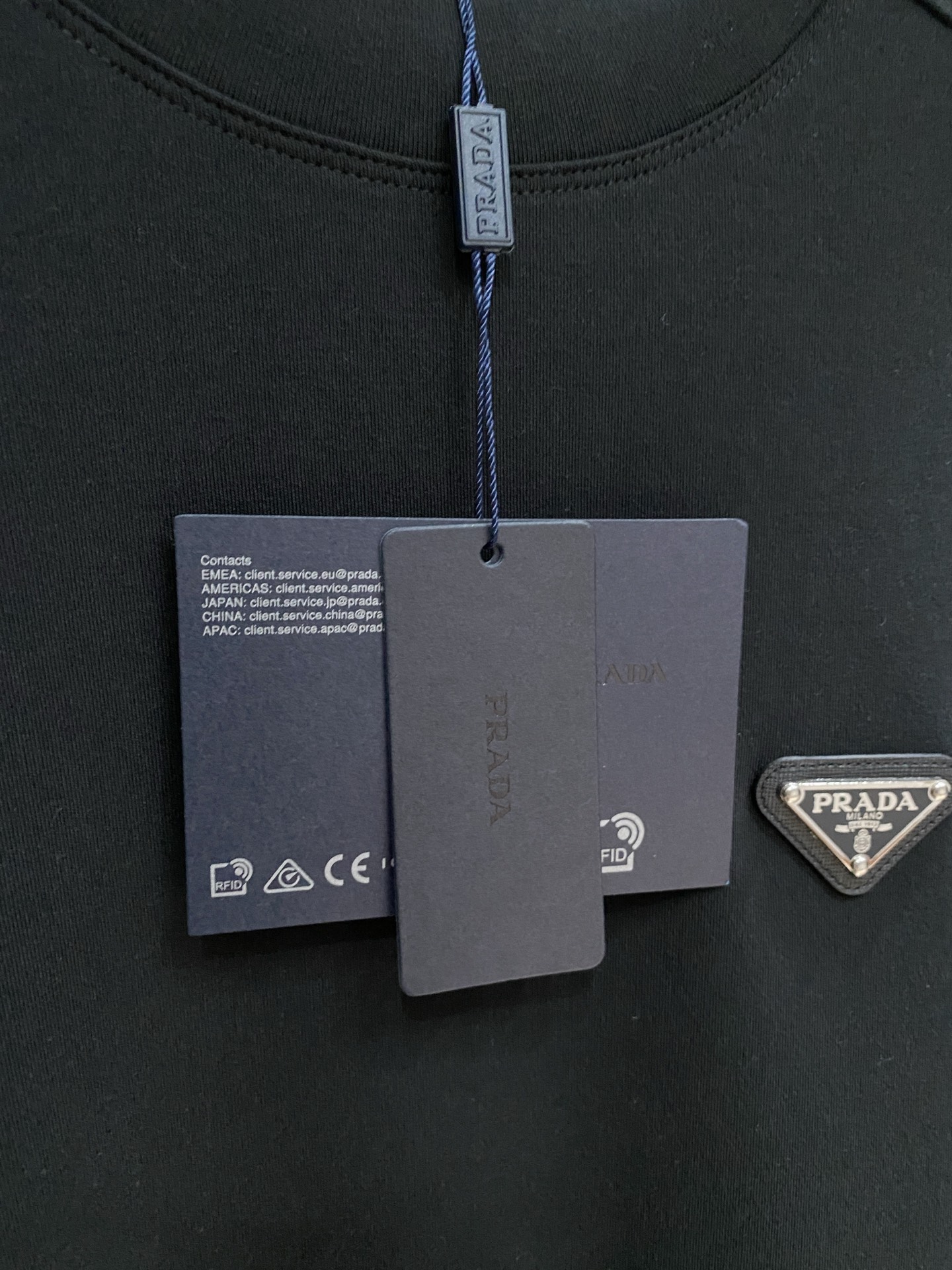 普拉达 精品打底衫 贸易公司订单 25SS 秋冬新款意式轻奢男士休闲长袖打底衫长袖 T恤 卫衣平整的抗皱