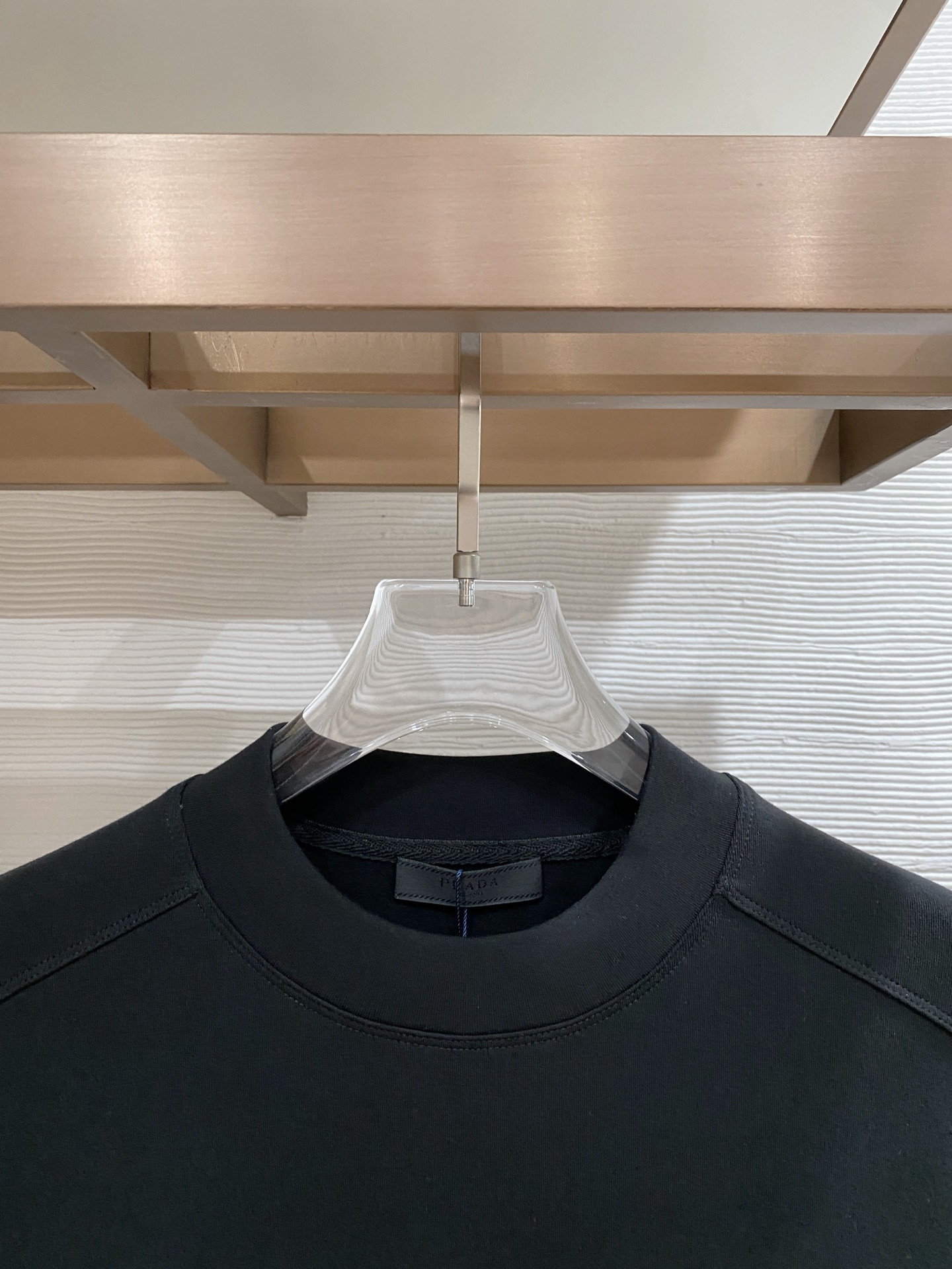 普拉达 精品打底衫 贸易公司订单 25SS 秋冬新款意式轻奢男士休闲长袖打底衫长袖 T恤 卫衣平整的抗皱