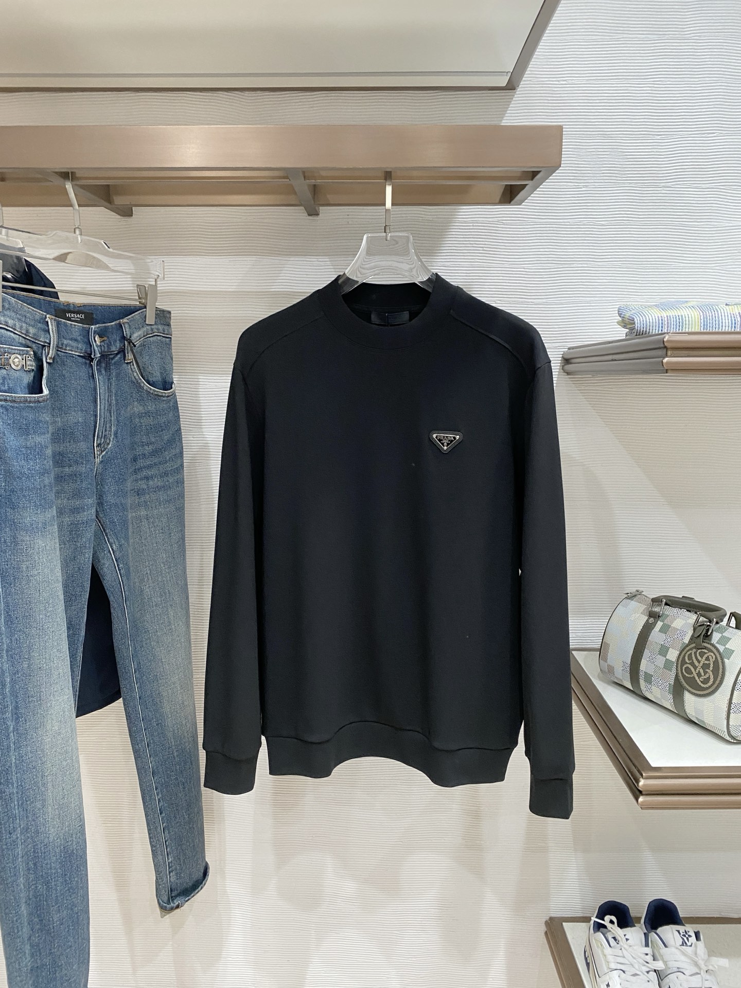 普拉达 精品打底衫 贸易公司订单 25SS 秋冬新款意式轻奢男士休闲长袖打底衫长袖 T恤 卫衣平整的抗皱