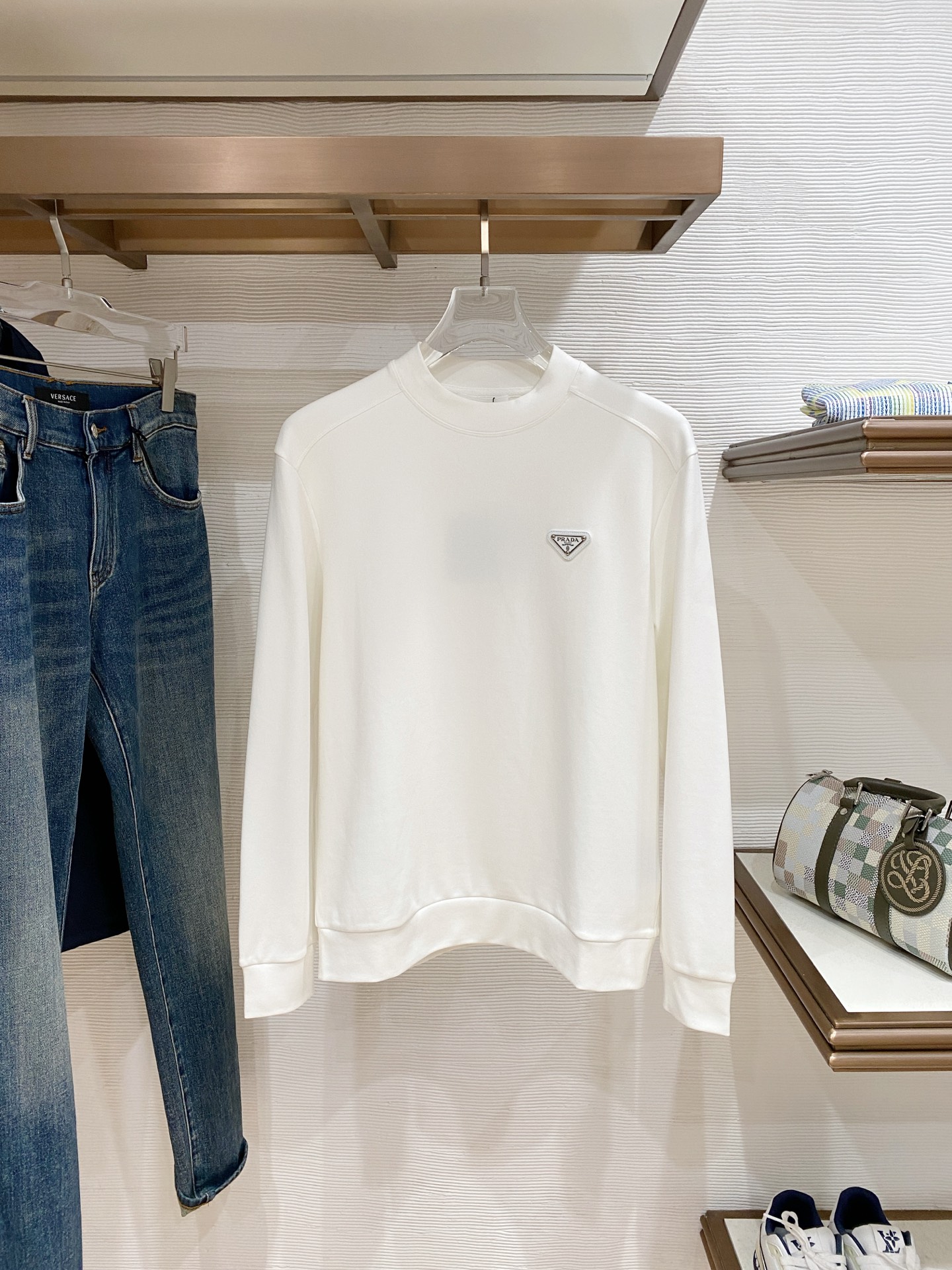 普拉达 精品打底衫 贸易公司订单 25SS 秋冬新款意式轻奢男士休闲长袖打底衫长袖 T恤 卫衣平整的抗皱