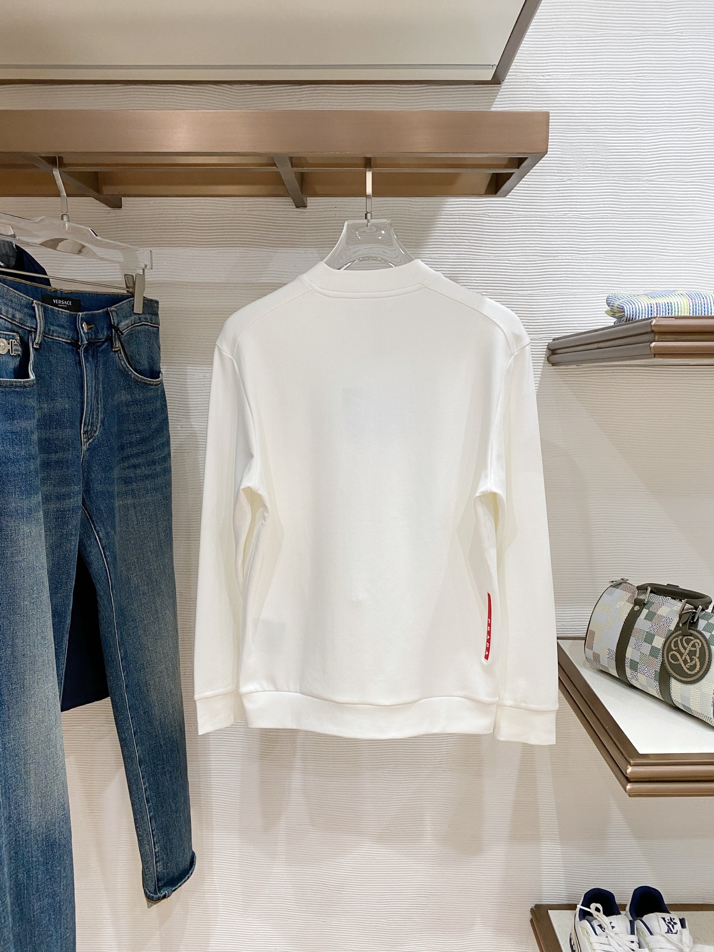 普拉达 精品打底衫 贸易公司订单 25SS 秋冬新款意式轻奢男士休闲长袖打底衫长袖 T恤 卫衣平整的抗皱