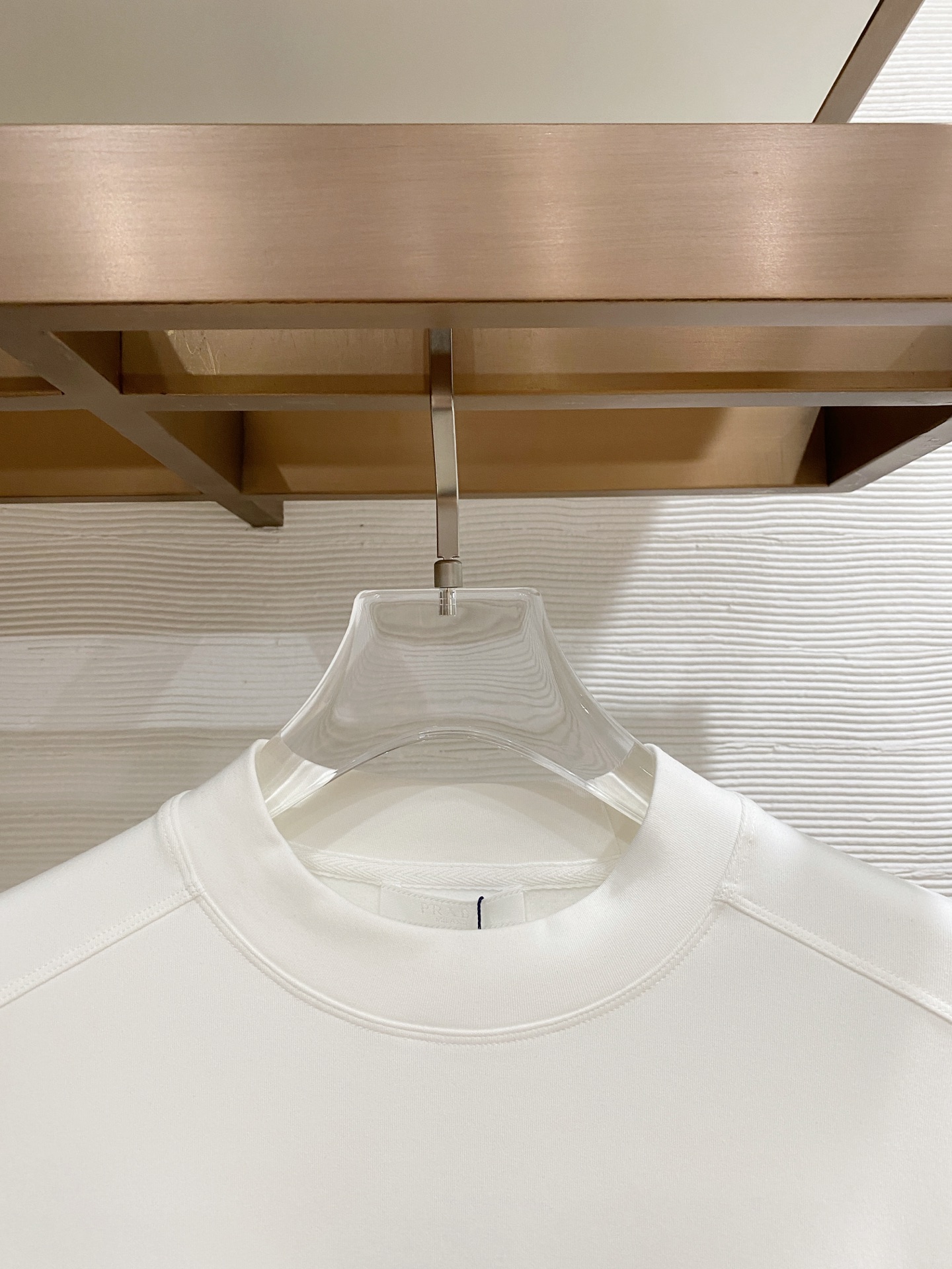 普拉达 精品打底衫 贸易公司订单 25SS 秋冬新款意式轻奢男士休闲长袖打底衫长袖 T恤 卫衣平整的抗皱